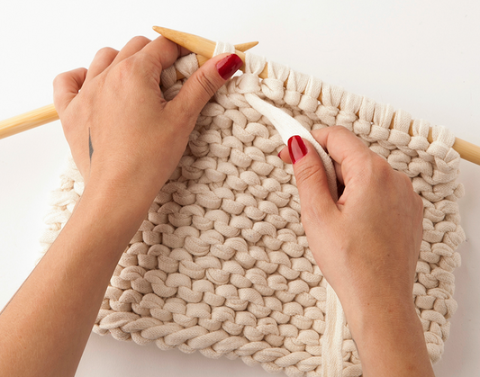 Srta. Galante Atelier em tricô artesanal