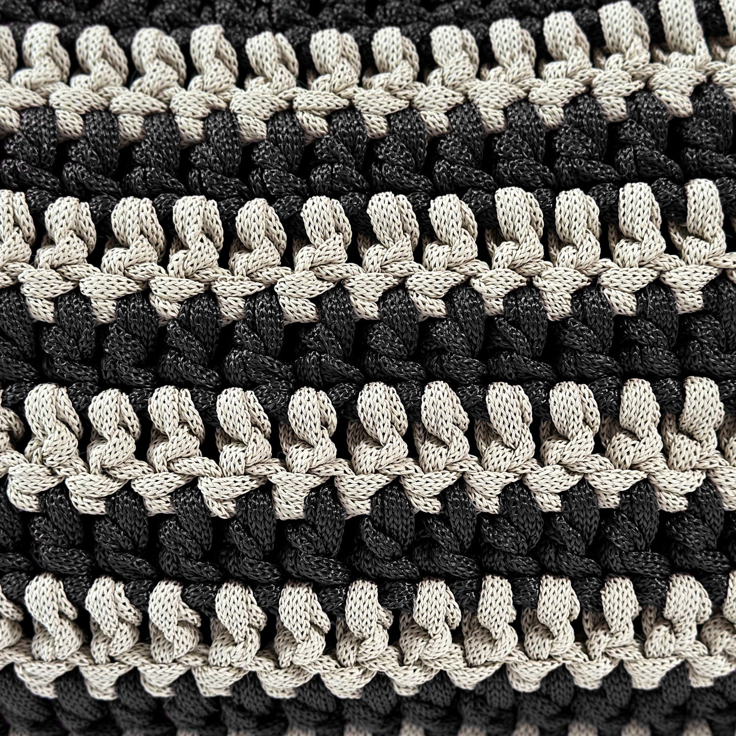 Almofada em Crochê Listra Retangular Outdoor 30x45 Preto