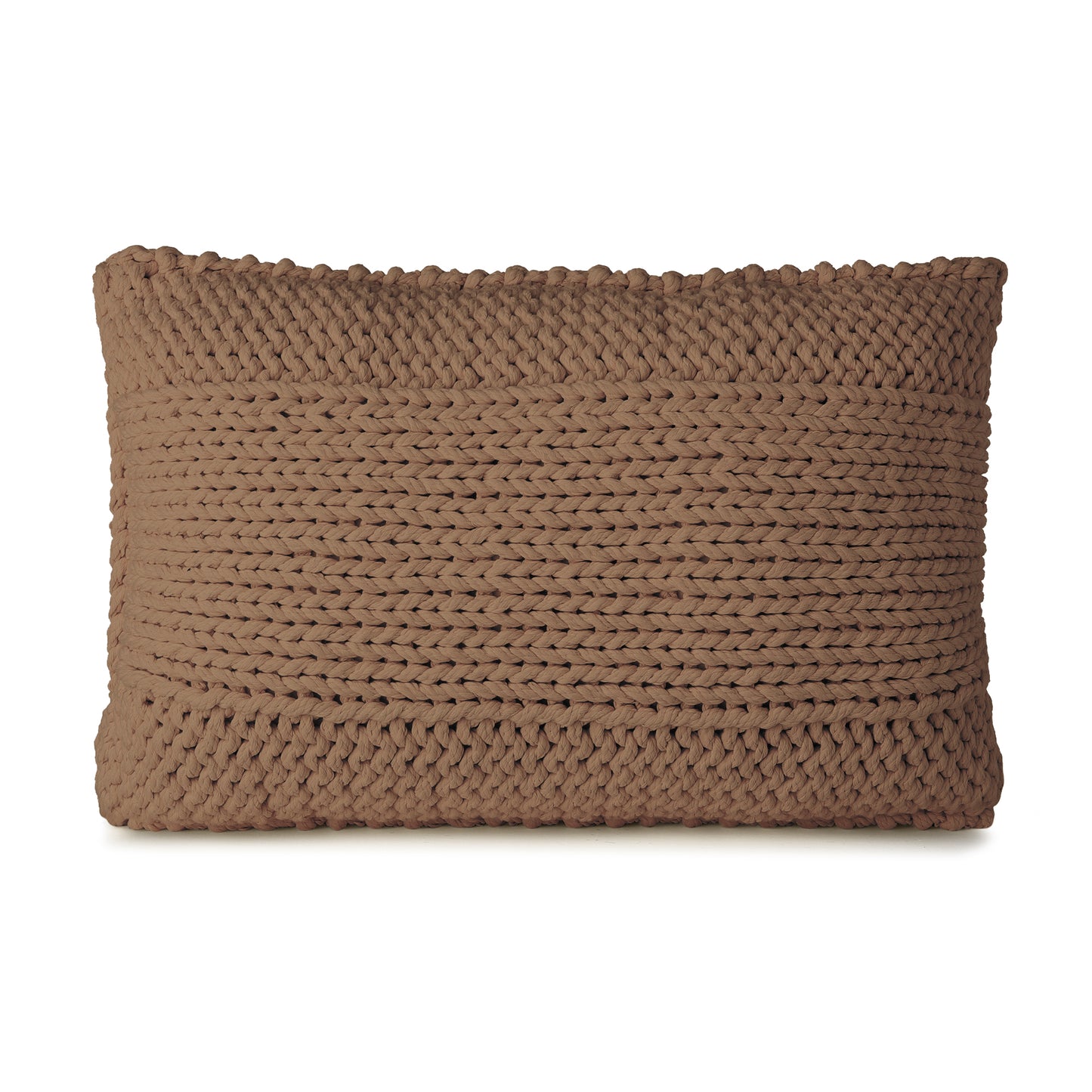 Almofada em tricô artesanal Caramelo, frente e verso, com fio 100% algodão. Fechamento com zíper, possibilitando a remoção da capa para lavagem. Dimensões: Altura - 40cm; Largura - 60cm.