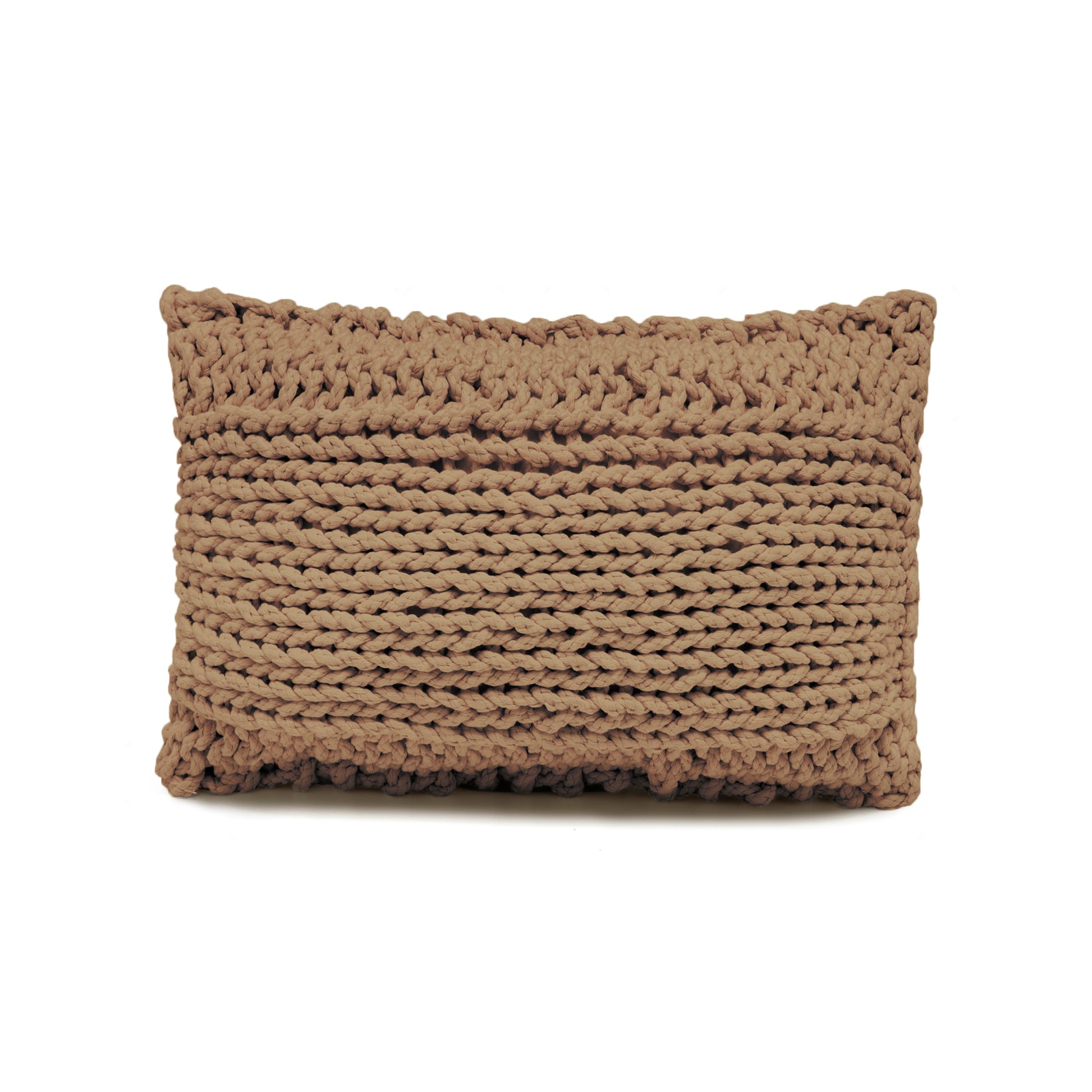 Almofada em tricô artesanal Caramelo, frente e verso, com fio 100% algodão. Fechamento com zíper, possibilitando a remoção da capa para lavagem. Dimensões: Altura - 30cm; Largura - 45cm.