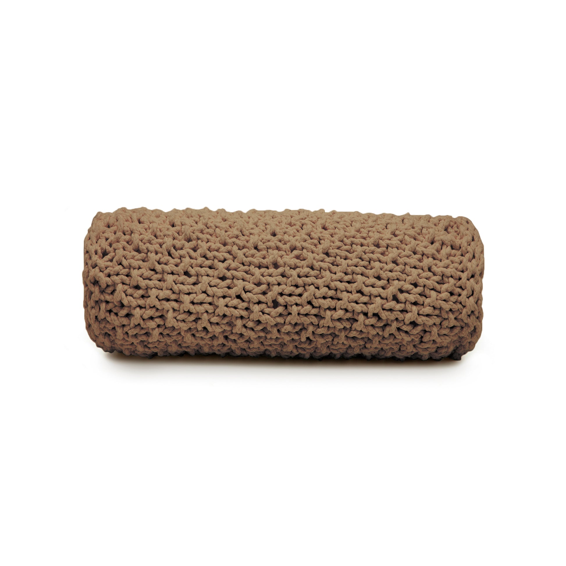 Almofada em tricô artesanal Caramelo, frente e verso, com fio 100% algodão. Fechamento com zíper, possibilitando a remoção da capa para lavagem. Dimensões: Altura - 18cm; Largura - 60cm.