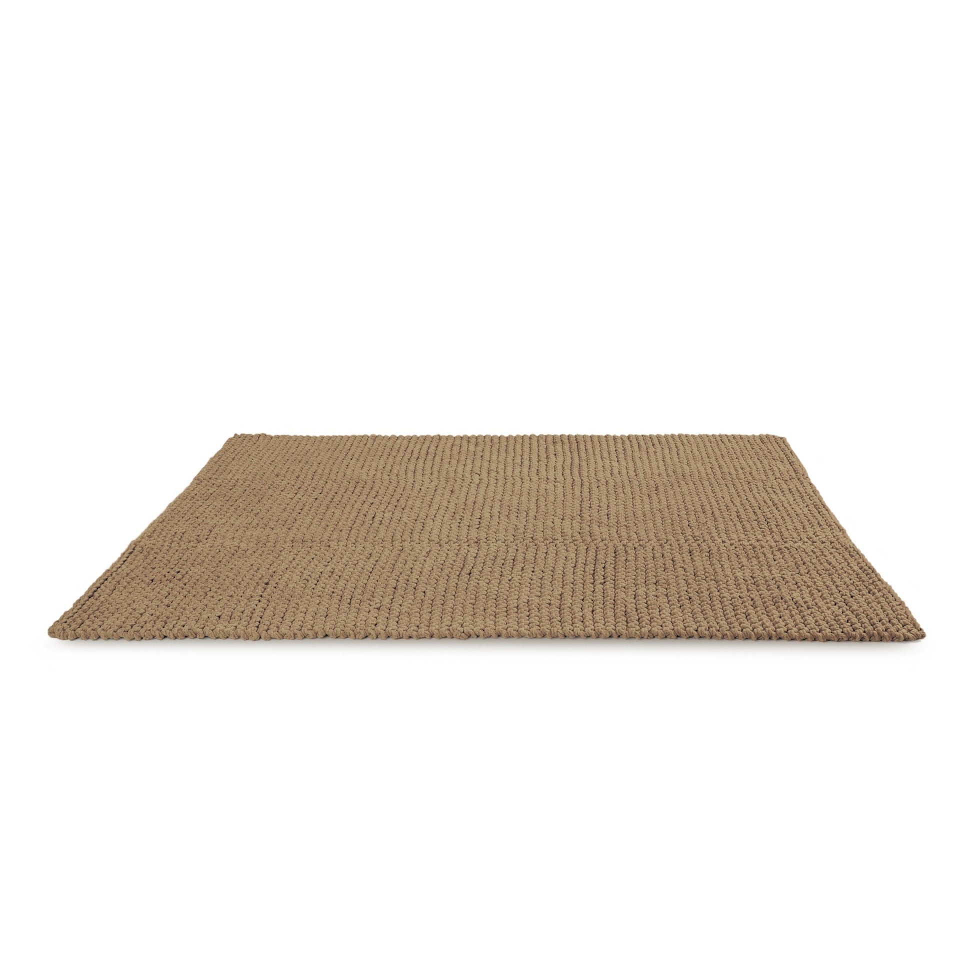 Tapete em tricô artesanal, Caramelo, com fio 100% algodão. Dimensões: Largura - 150cm; Comprimento - 200cm.