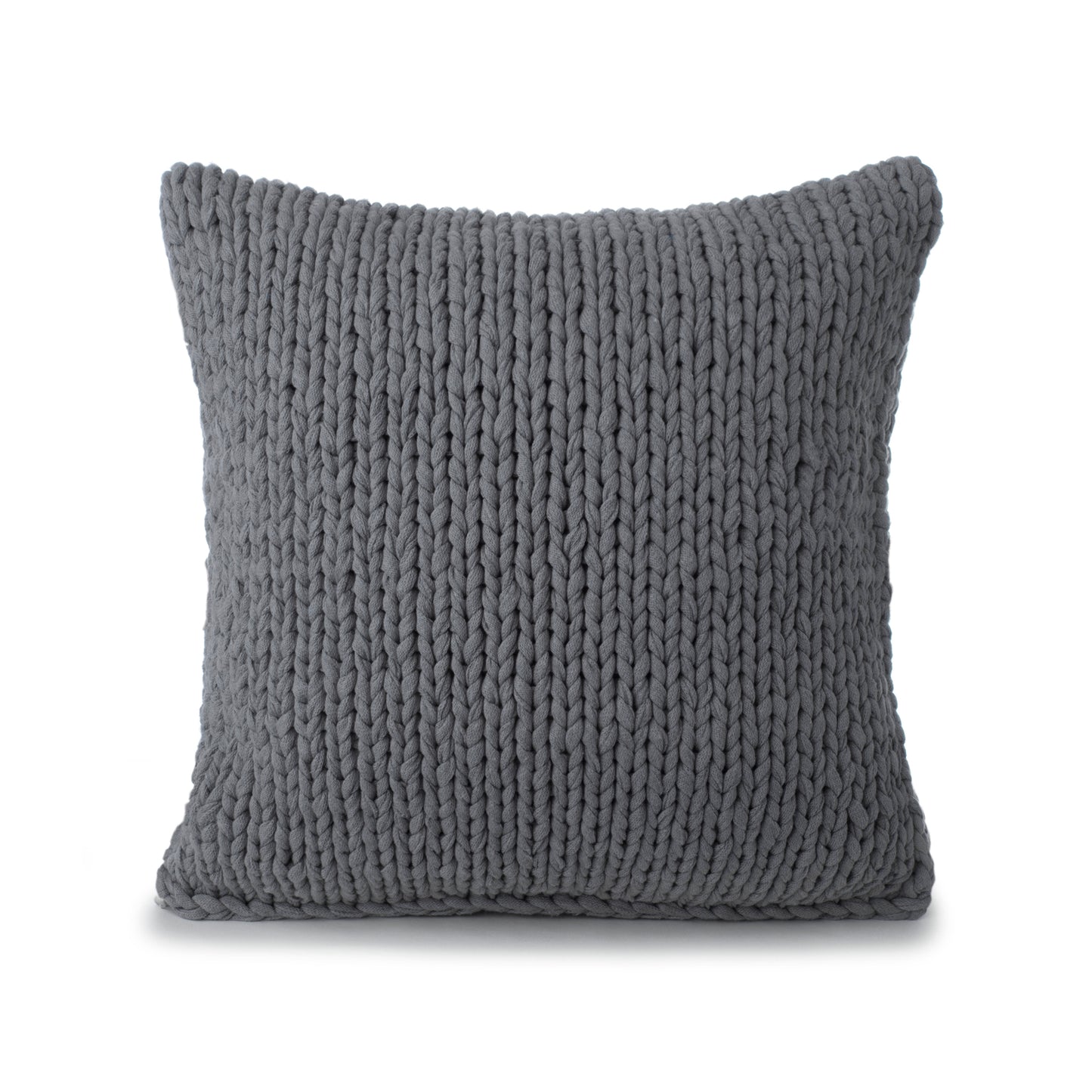 Almofada em tricô artesanal Cinza, frente e verso, com fio 100% algodão. Fechamento com zíper, possibilitando a remoção da capa para lavagem. Dimensões: Altura - 50cm; Largura - 50cm.