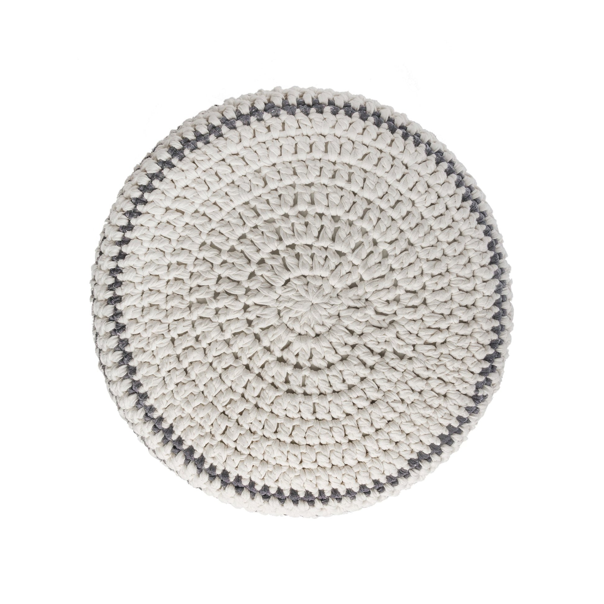 Puff de crochê artesanal listras, Cinza, com fio 100% algodão.  Fechamento com zíper, possibilitando a remoção da capa para lavagem.  Dimensões: Altura - 30cm; Diâmetro - 60cm.