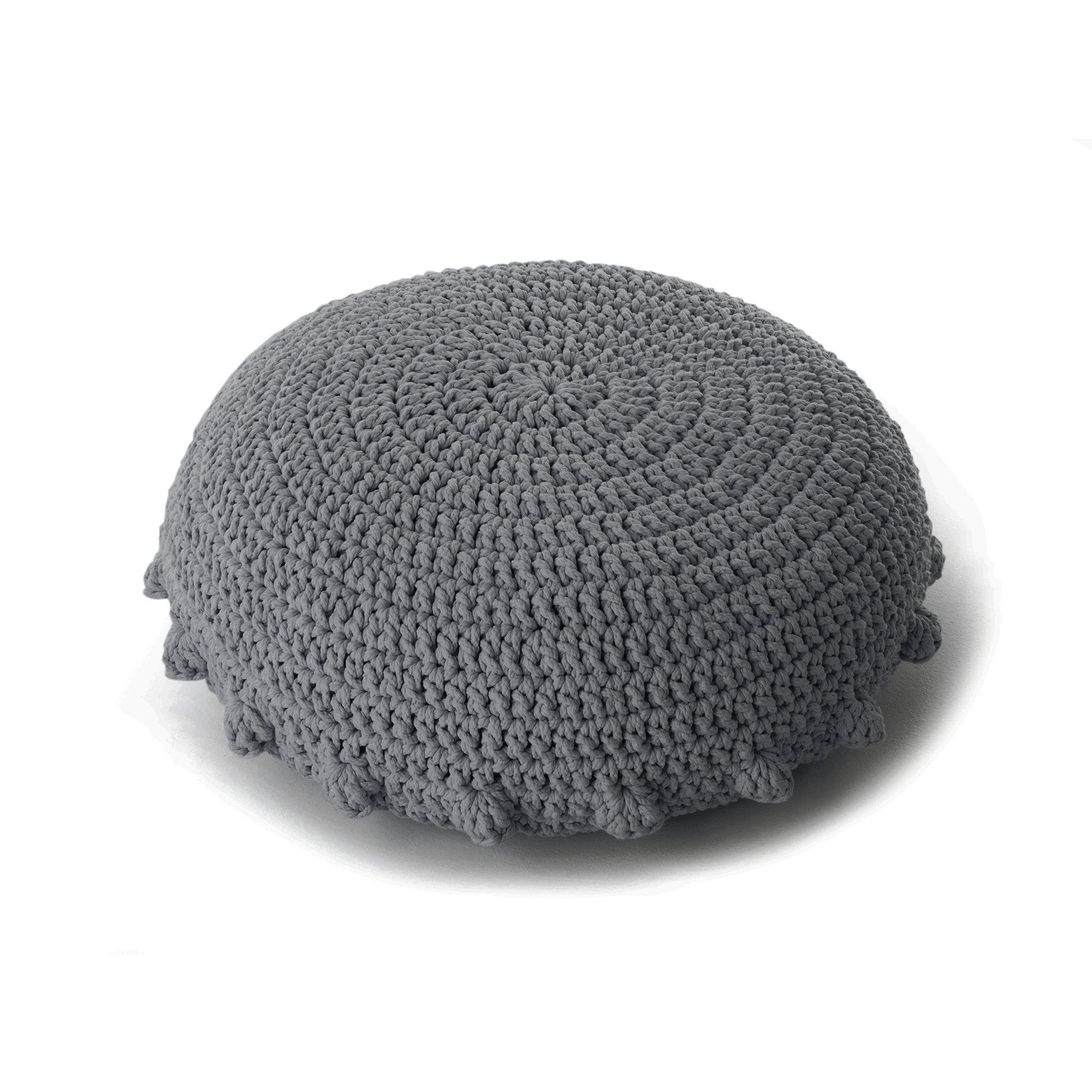 Puff Disco em crochê Cinza, com fio 100% algodão.  Fechamento com zíper, possibilitando a remoção da capa para lavagem.  Dimensões: Altura - 20cm; Diâmetro - 85cm.