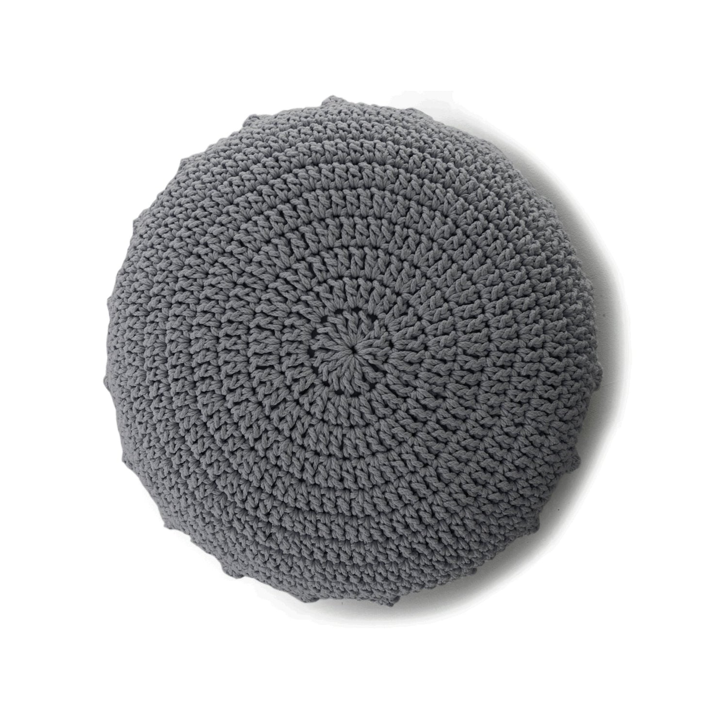 Puff Disco em crochê Cinza, com fio 100% algodão.  Fechamento com zíper, possibilitando a remoção da capa para lavagem.  Dimensões: Altura - 20cm; Diâmetro - 85cm.