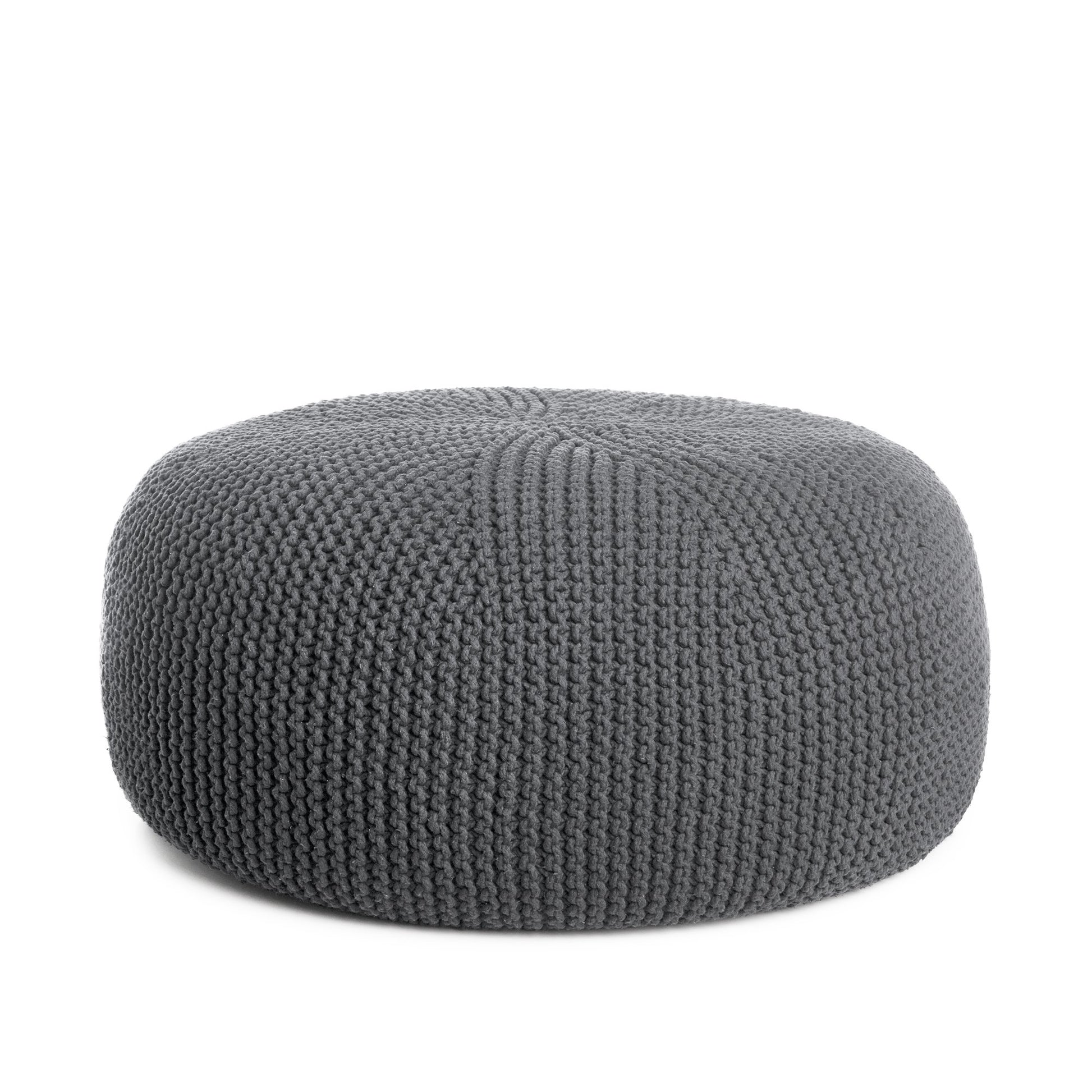 Puff em tricô artesanal, Cinza, com fio 100% algodão. Fechamento com zíper, possibilitando a remoção da capa para lavagem. Dimensões: Altura - 35cm; Diâmetro - 100cm.