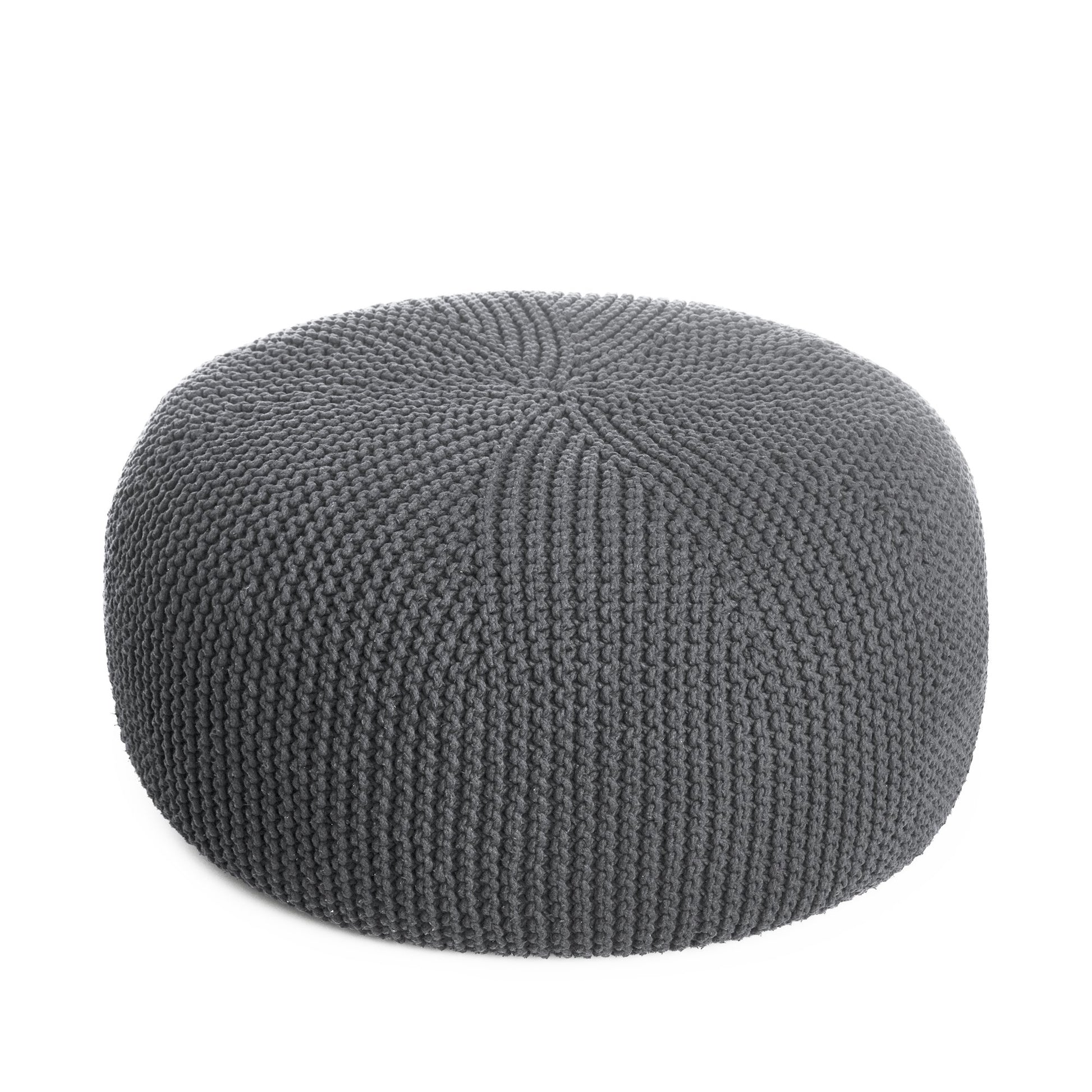 Puff em tricô artesanal, Cinza, com fio 100% algodão. Fechamento com zíper, possibilitando a remoção da capa para lavagem. Dimensões: Altura - 35cm; Diâmetro - 100cm.