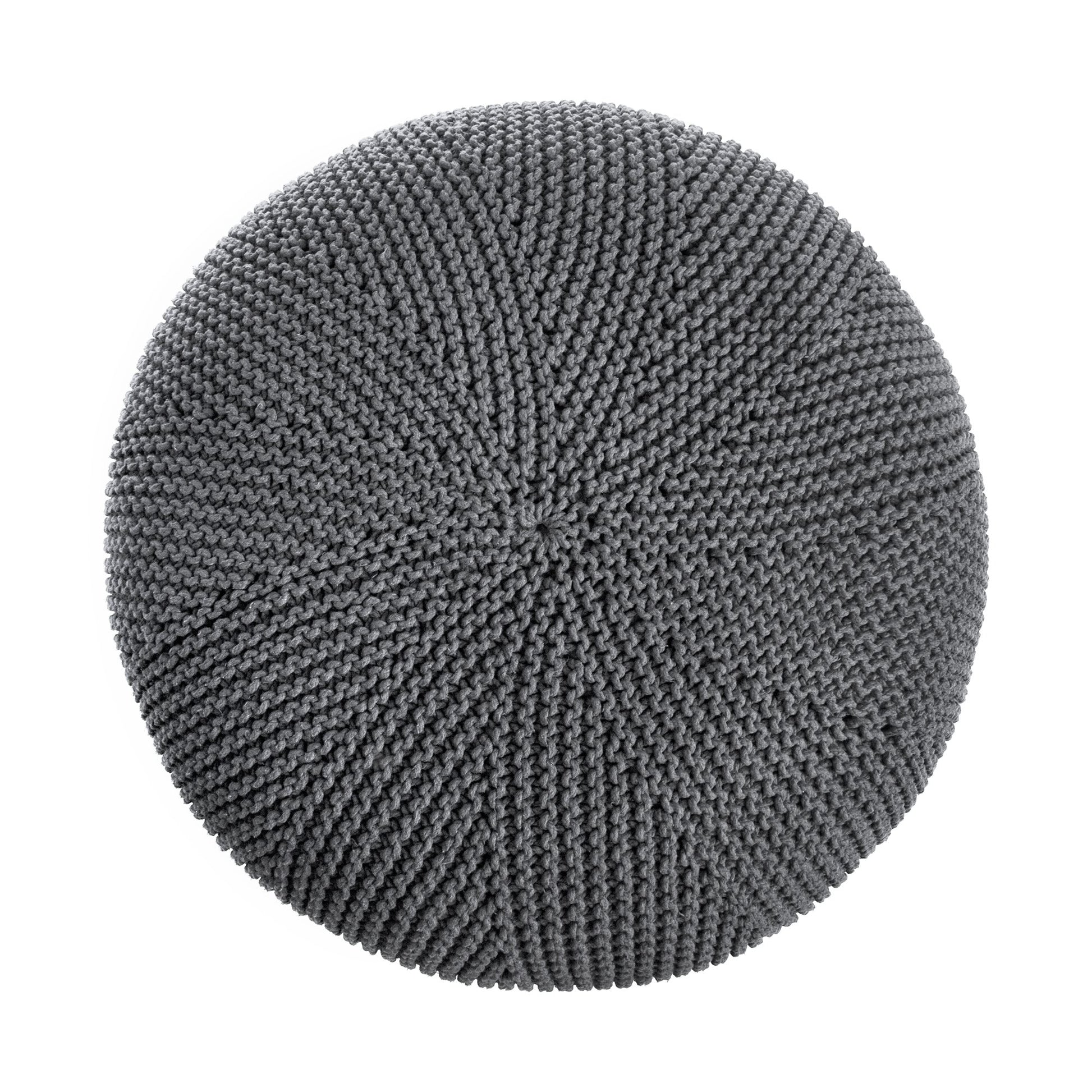 Puff em tricô artesanal, Cinza, com fio 100% algodão. Fechamento com zíper, possibilitando a remoção da capa para lavagem. Dimensões: Altura - 35cm; Diâmetro - 100cm.