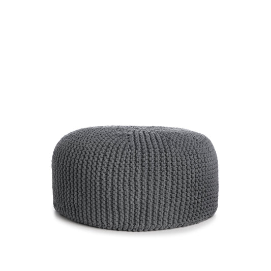 Puff em tricô artesanal,  Cinza, com fio 100% algodão. Fechamento com zíper, possibilitando a remoção da capa para lavagem. Dimensões: Altura - 30cm; Diâmetro - 75cm.