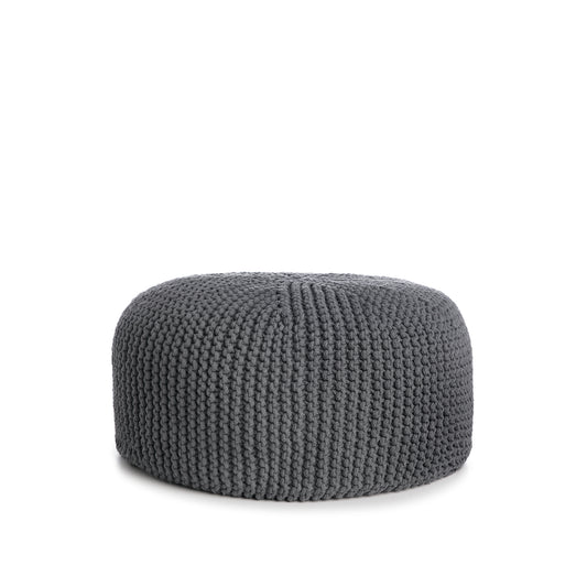 Puff em tricô artesanal,  Cinza, com fio 100% algodão. Fechamento com zíper, possibilitando a remoção da capa para lavagem. Dimensões: Altura - 30cm; Diâmetro - 75cm.