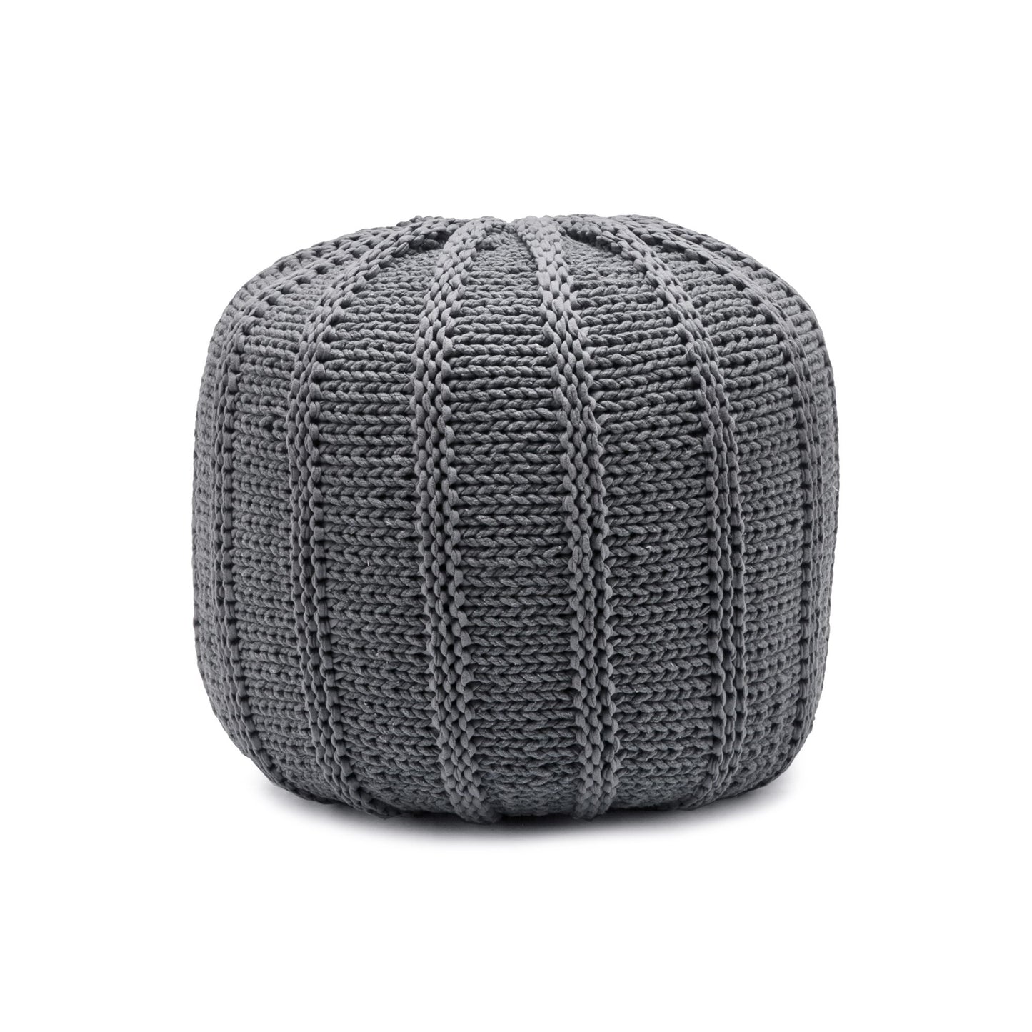 Puff em tricô artesanal, Cinza, com fio 100% algodão. Fechamento com zíper, possibilitando a remoção da capa para lavagem. Dimensões: Altura - 40cm; Diâmetro - 40cm.