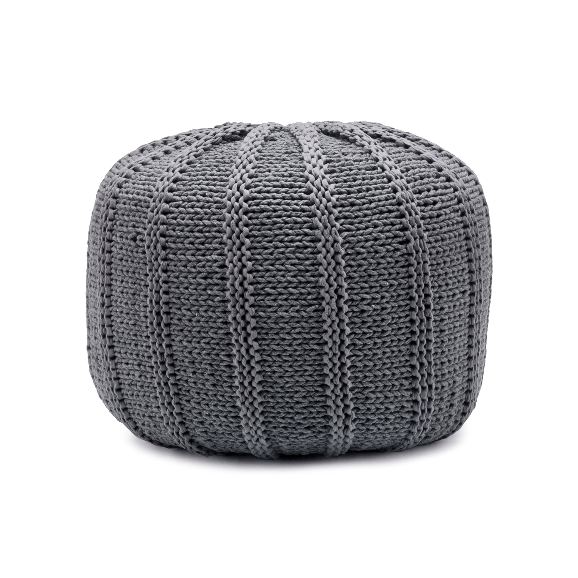 Puff em tricô artesanal, Cinza, com fio 100% algodão. Fechamento com zíper, possibilitando a remoção da capa para lavagem. Dimensões: Altura - 40cm; Diâmetro - 60cm.