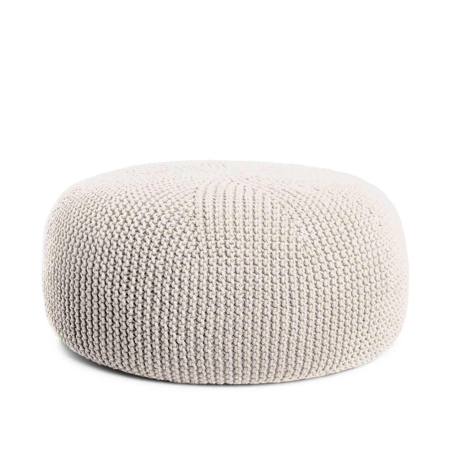 Puff em tricô artesanal, Cru, com fio 100% algodão. Fechamento com zíper, possibilitando a remoção da capa para lavagem. Dimensões: Altura - 35cm; Diâmetro - 100cm.