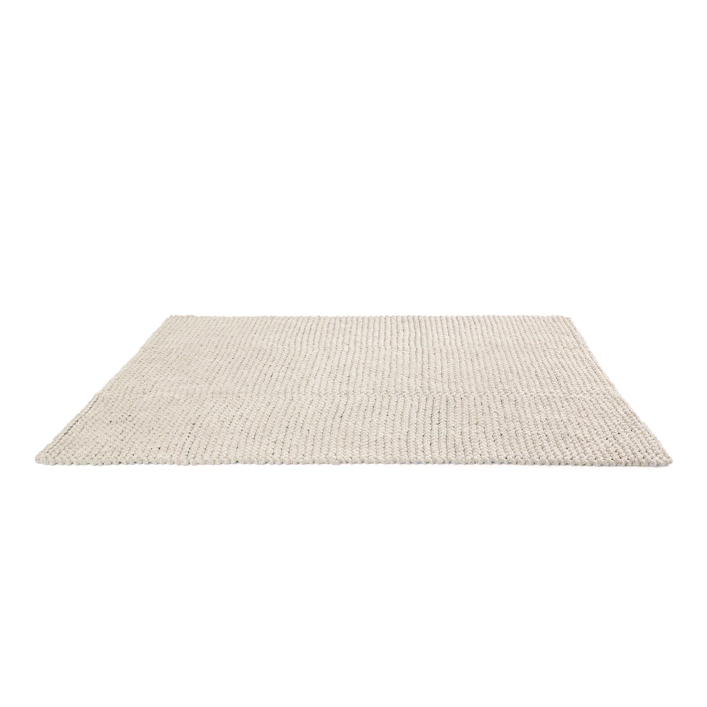 Tapete em tricô artesanal Cru, com fio 100% algodão. Dimensões: Largura - 150cm; Comprimento - 200cm.