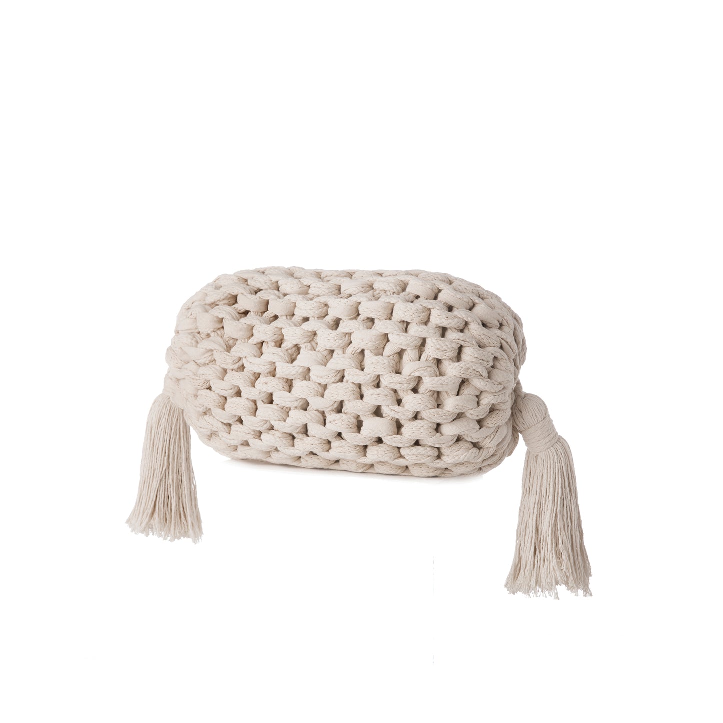 Almofada de trico Bombom Cru, com fio 100% algodão. Fechamento com zíper, possibilitando a remoção da capa para lavagem. Dimensões: Altura - 30cm; Largura - 50cm.
