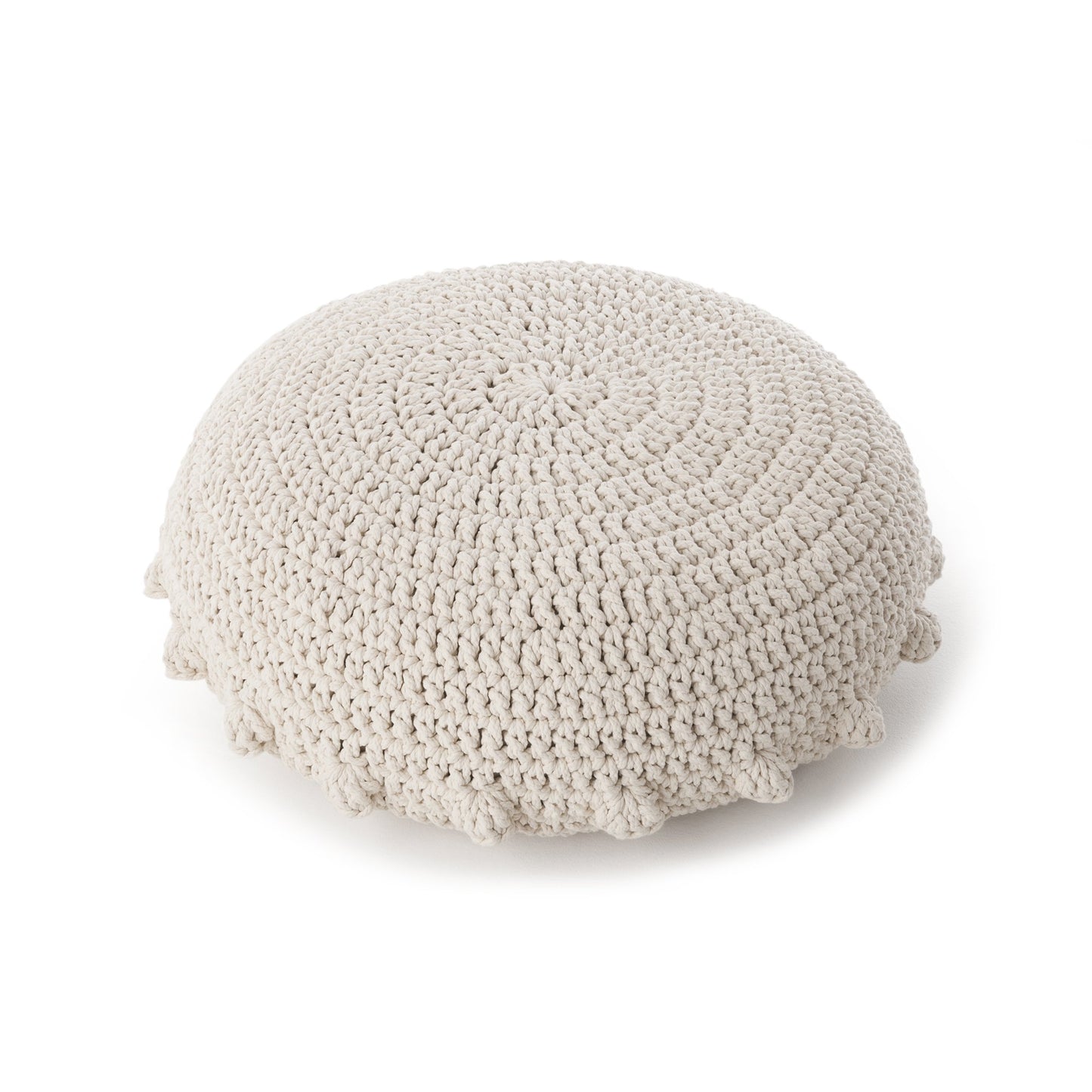 Puff Disco em crochê Cru, com fio 100% algodão.  Fechamento com zíper, possibilitando a remoção da capa para lavagem.  Dimensões: Altura - 20cm; Diâmetro - 85cm.
