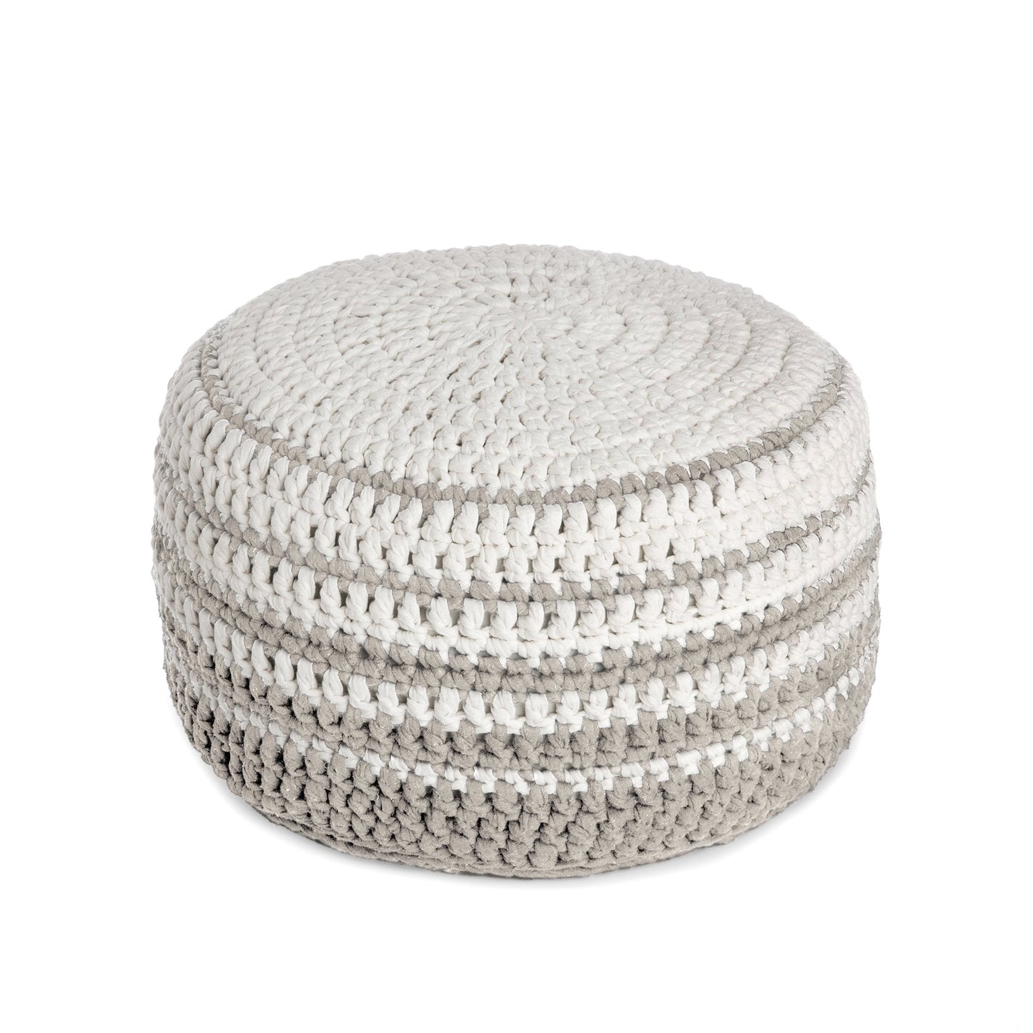 Puff de crochê artesanal listras, Fendi, com fio 100% algodão.  Fechamento com zíper, possibilitando a remoção da capa para lavagem.  Dimensões: Altura - 30cm; Diâmetro - 60cm.