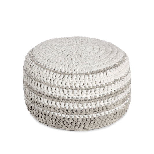Puff de crochê artesanal listras, Fendi, com fio 100% algodão.  Fechamento com zíper, possibilitando a remoção da capa para lavagem.  Dimensões: Altura - 30cm; Diâmetro - 60cm.