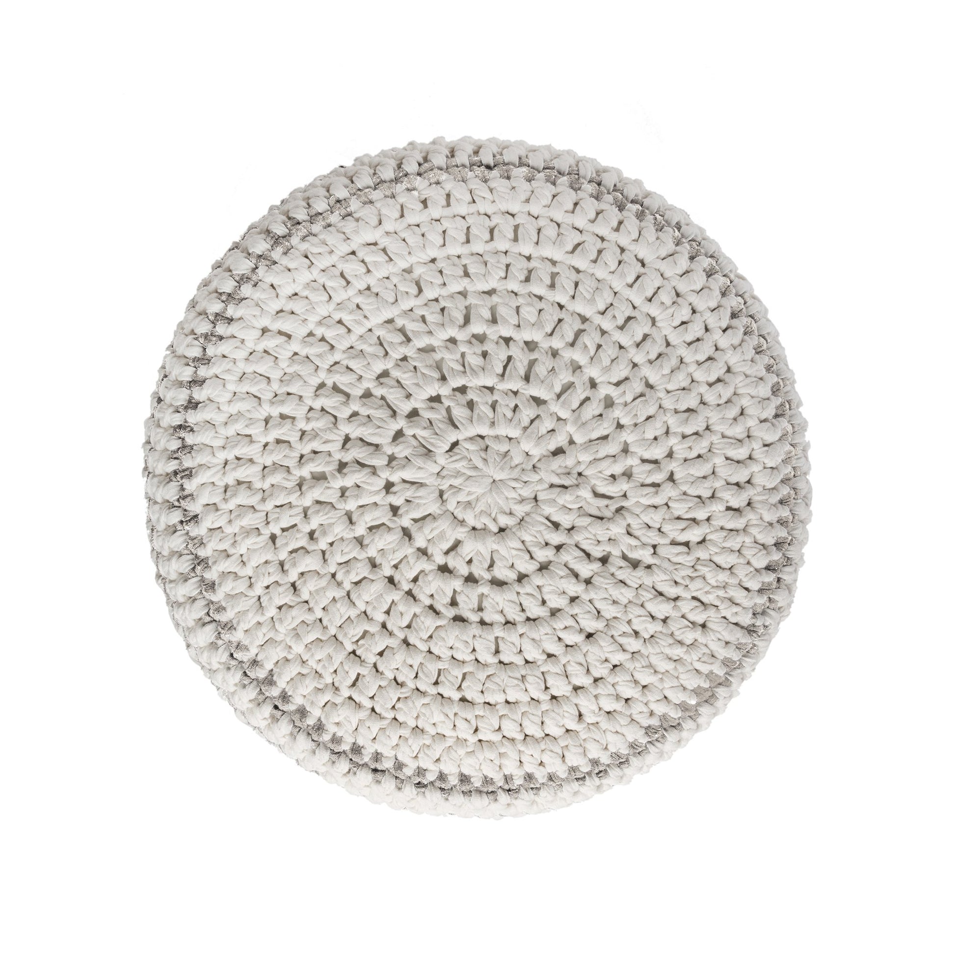 Puff de crochê artesanal listras, Fendi, com fio 100% algodão.  Fechamento com zíper, possibilitando a remoção da capa para lavagem.  Dimensões: Altura - 30cm; Diâmetro - 60cm.