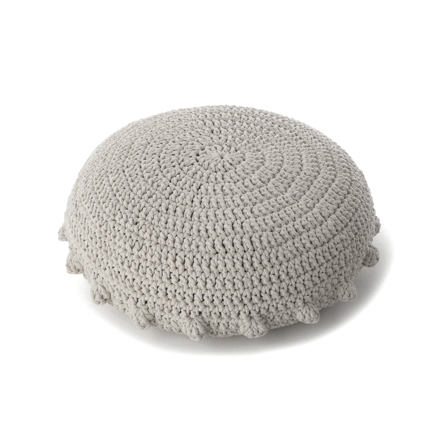 Puff Disco em crochê Fendi, com fio 100% algodão.  Fechamento com zíper, possibilitando a remoção da capa para lavagem.  Dimensões: Altura - 20cm; Diâmetro - 85cm.