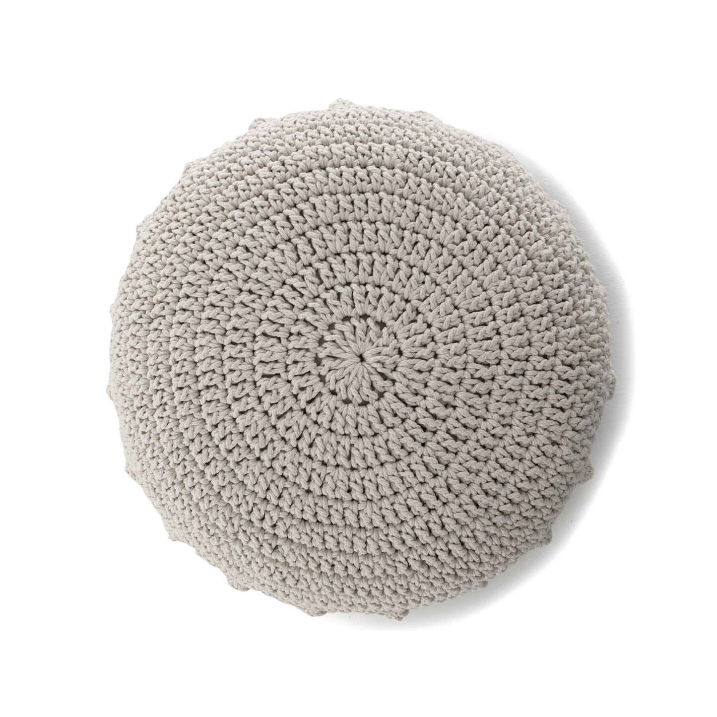 Puff Disco em crochê Fendi, com fio 100% algodão.  Fechamento com zíper, possibilitando a remoção da capa para lavagem.  Dimensões: Altura - 20cm; Diâmetro - 85cm.