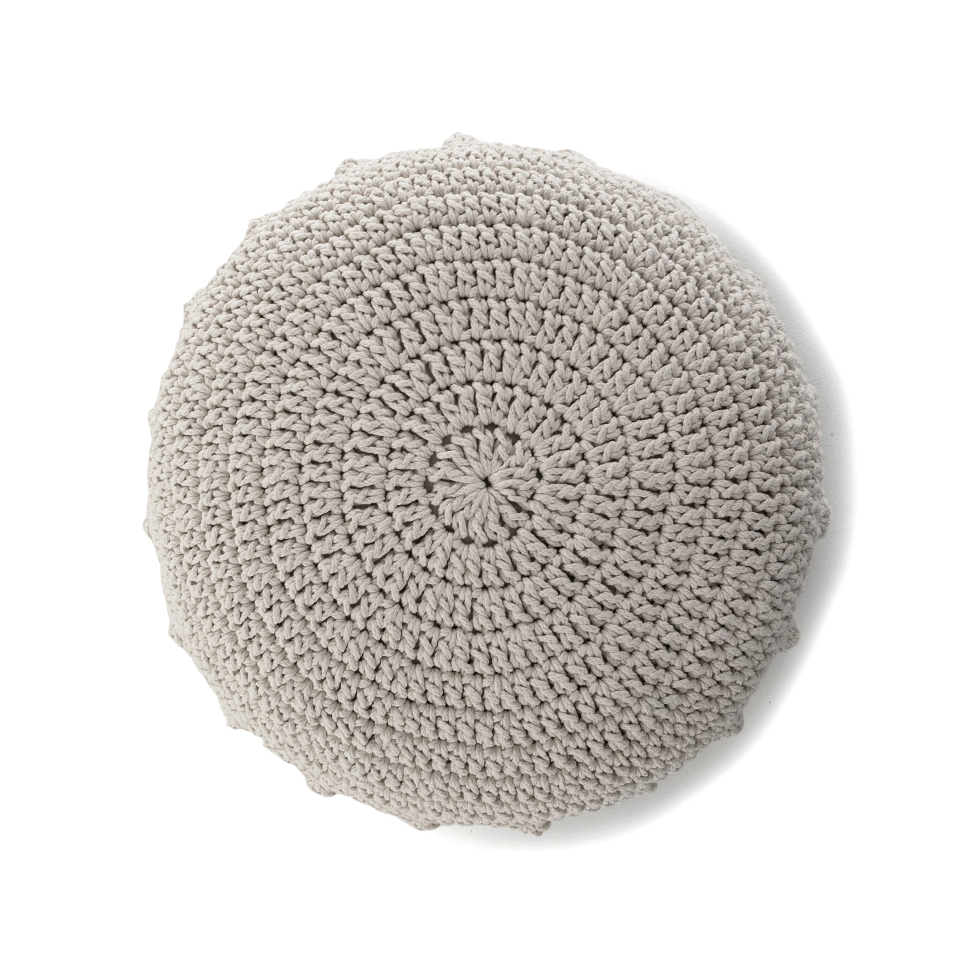 Puff Disco em crochê Fendi, com fio 100% algodão.  Fechamento com zíper, possibilitando a remoção da capa para lavagem.  Dimensões: Altura - 20cm; Diâmetro - 85cm.