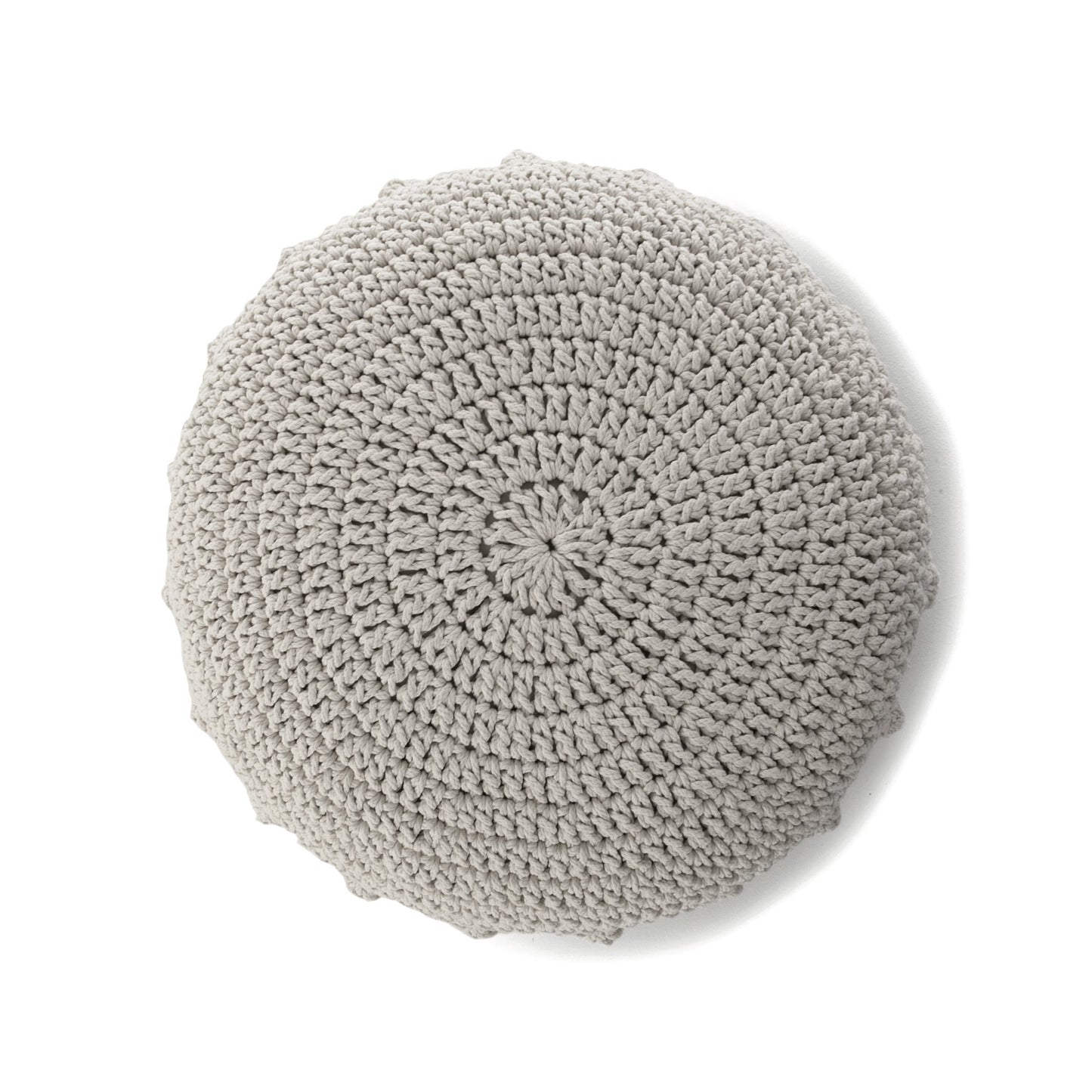 Puff Disco em crochê Fendi, com fio 100% algodão.  Fechamento com zíper, possibilitando a remoção da capa para lavagem.  Dimensões: Altura - 20cm; Diâmetro - 85cm.