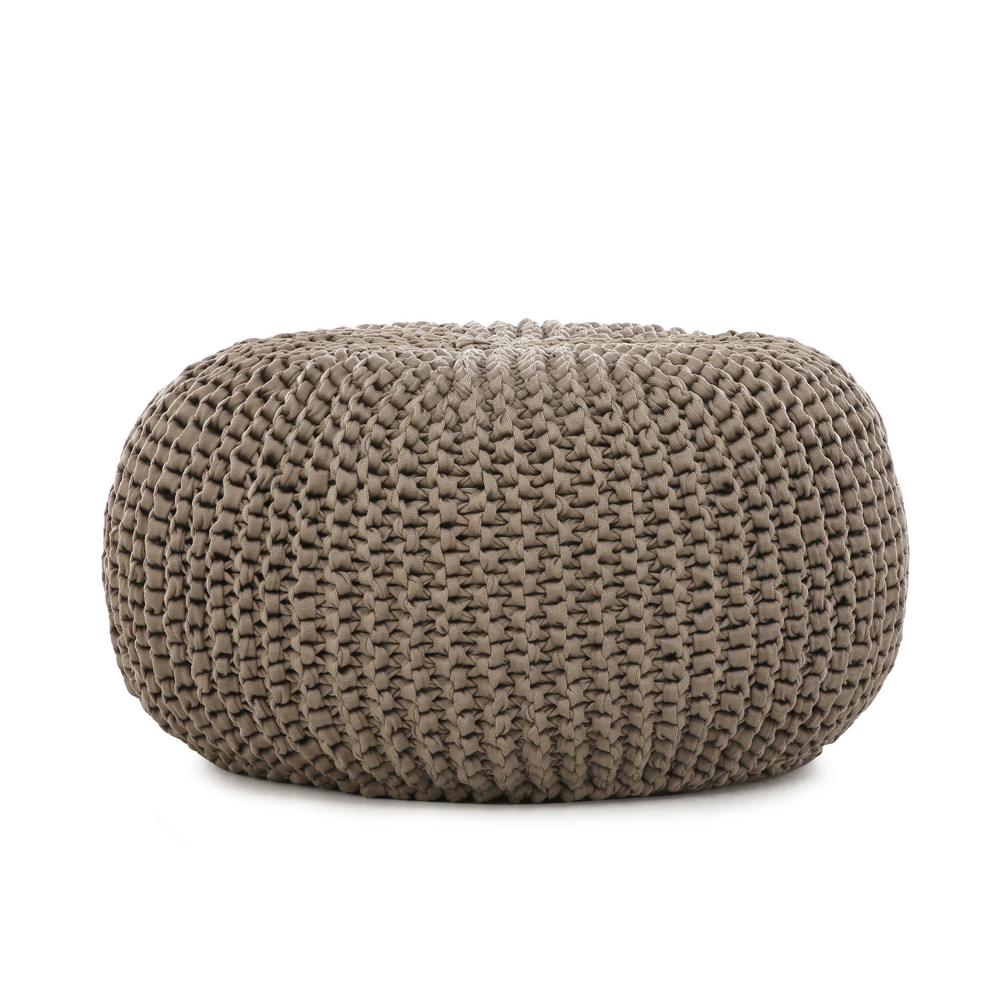 Puff em tricô artesanal para área externa, com fio 100% polipropileno. Enchimento em tecido aquablock e isopor. Fechamento com zíper, possibilitando a remoção da capa para lavagem. Dimensões: Altura - 30cm; Largura - 75cm; Comprimento - 75cm.