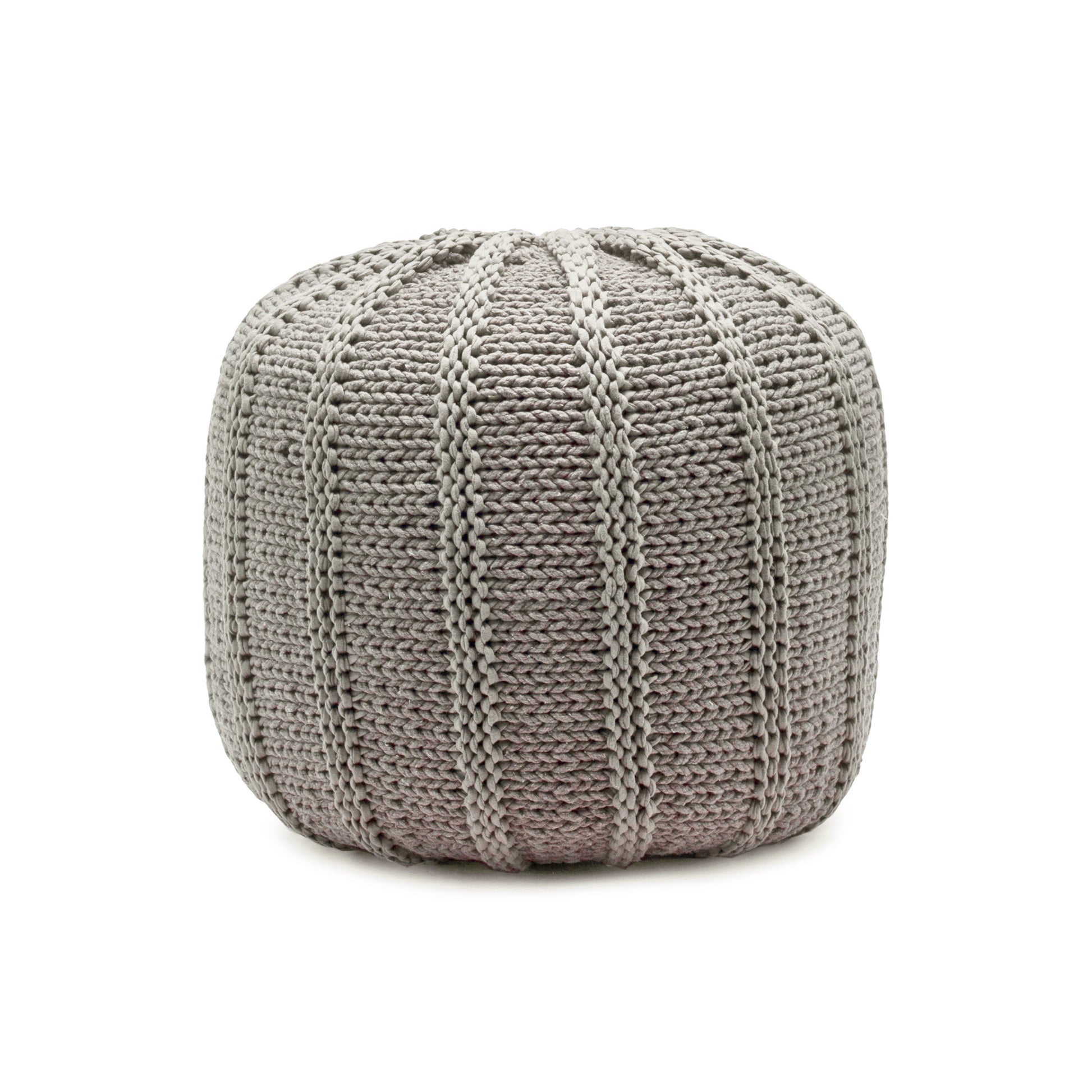 Puff em tricô artesanal, Fendi, com fio 100% algodão. Fechamento com zíper, possibilitando a remoção da capa para lavagem. Dimensões: Altura - 40cm; Diâmetro - 40cm.