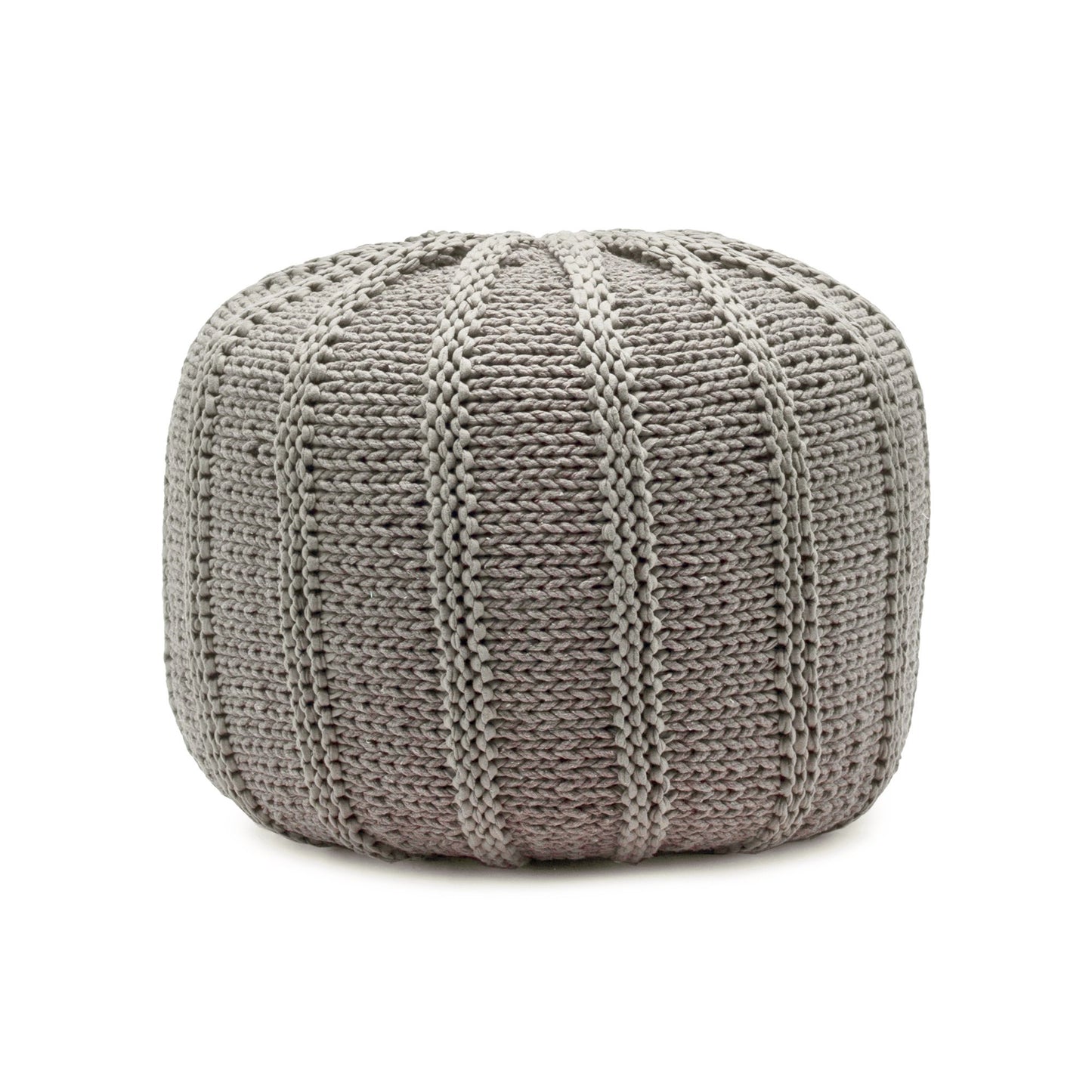 Puff em tricô artesanal, Fendi, com fio 100% algodão. Fechamento com zíper, possibilitando a remoção da capa para lavagem. Dimensões: Altura - 40cm; Diâmetro - 60cm.