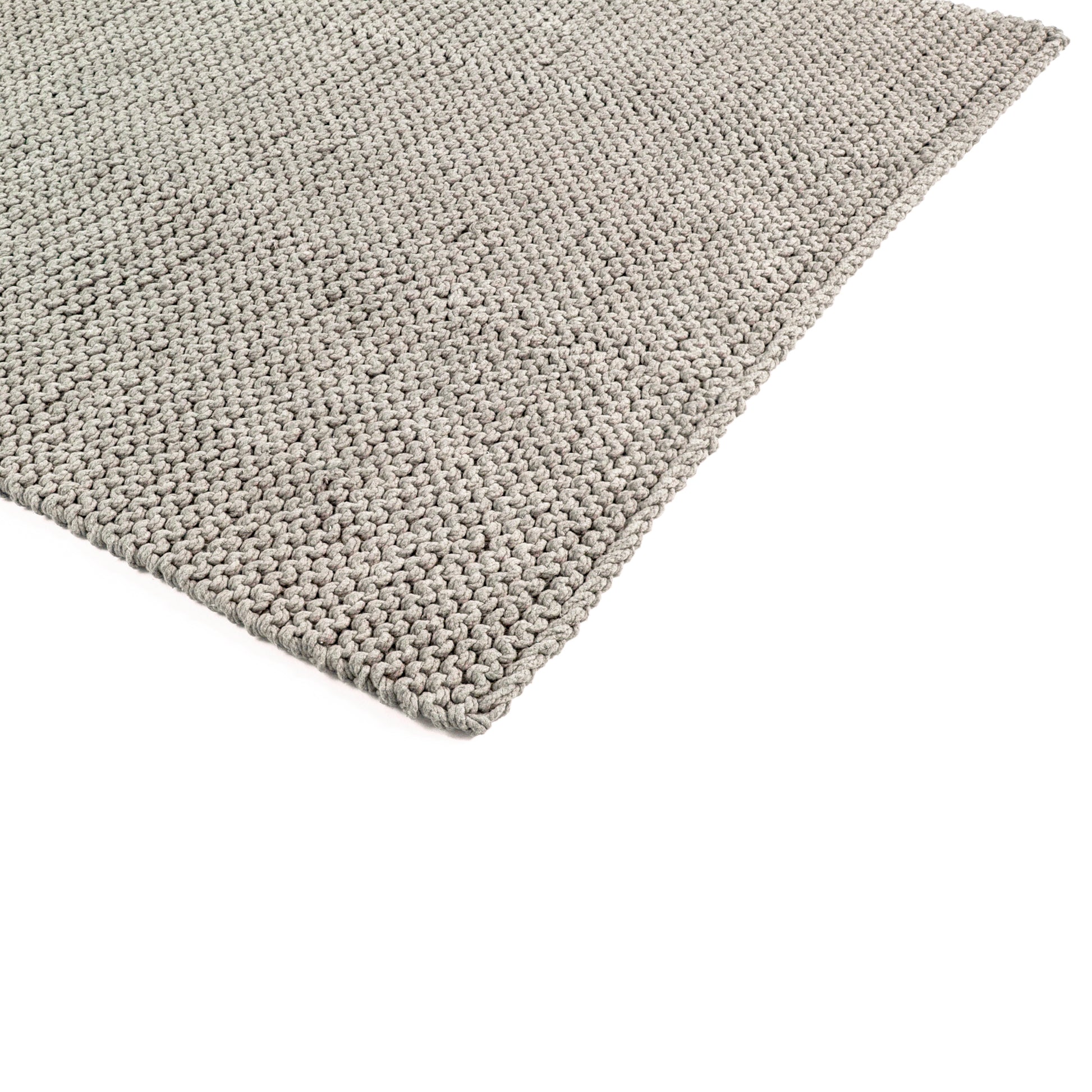 Tapete em tricô artesanal Fendi, com fio 100% algodão. Dimensões: Largura - 150cm; Comprimento - 200cm.