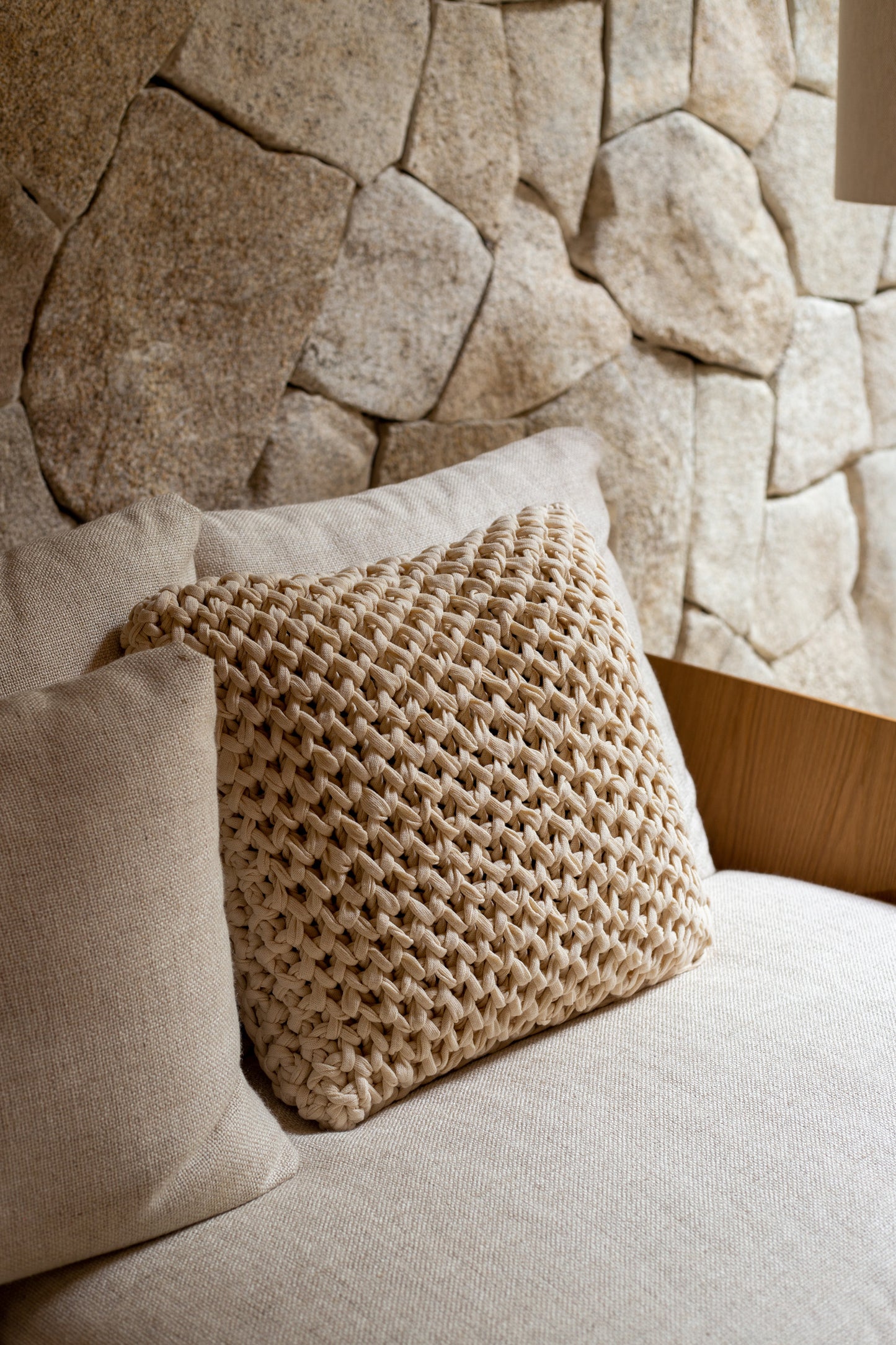 Almofada Colmeia 45x45 Cru Pronta Entrega