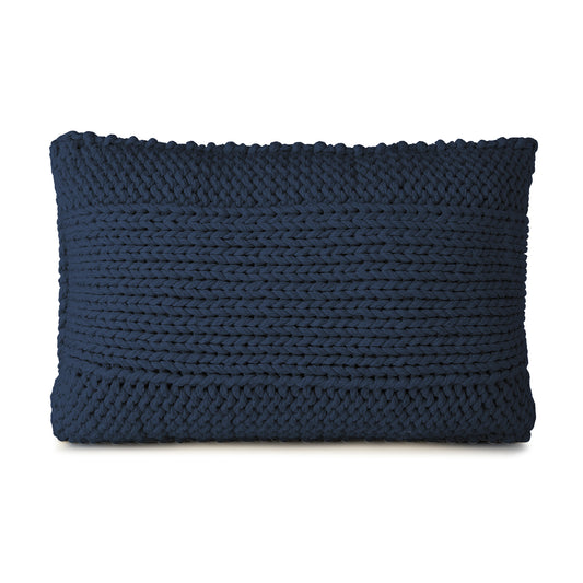 Almofada em tricô artesanal Marinho, frente e verso, com fio 100% algodão. Fechamento com zíper, possibilitando a remoção da capa para lavagem. Dimensões: Altura - 40cm; Largura - 60cm.