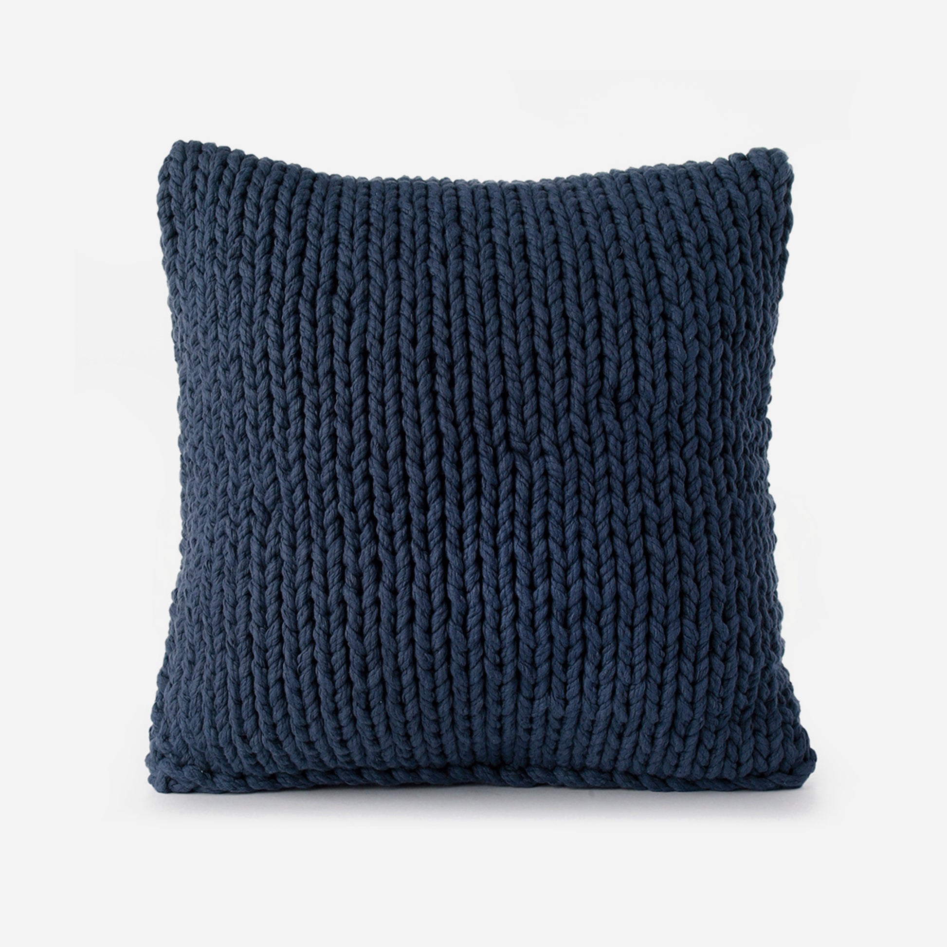 Almofada em tricô artesanal String Lisa 45x45 Marinho.