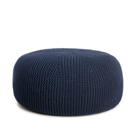Puff em tricô artesanal, Marinho, com fio 100% algodão. Fechamento com zíper, possibilitando a remoção da capa para lavagem. Dimensões: Altura - 35cm; Diâmetro - 100cm.