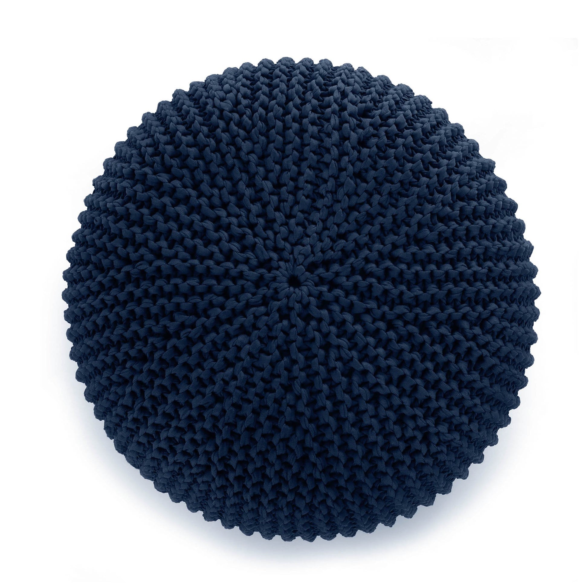 Puff em tricô artesanal para área externa, com fio 100% polipropileno. Enchimento em tecido aquablock e isopor. Fechamento com zíper, possibilitando a remoção da capa para lavagem. Dimensões: Altura - 30cm; Largura - 75cm; Comprimento - 75cm.