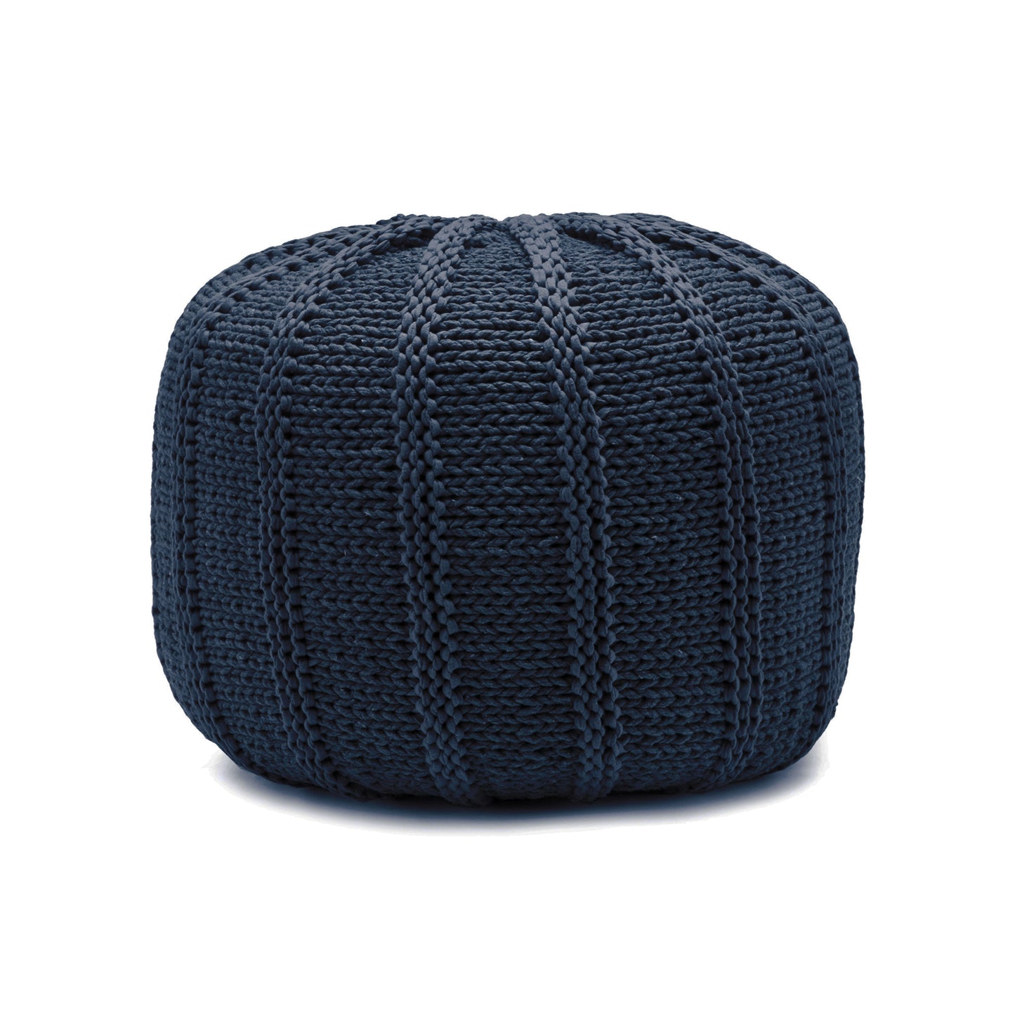 Puff em tricô artesanal, Marinho, com fio 100% algodão. Fechamento com zíper, possibilitando a remoção da capa para lavagem. Dimensões: Altura - 40cm; Diâmetro - 60cm.