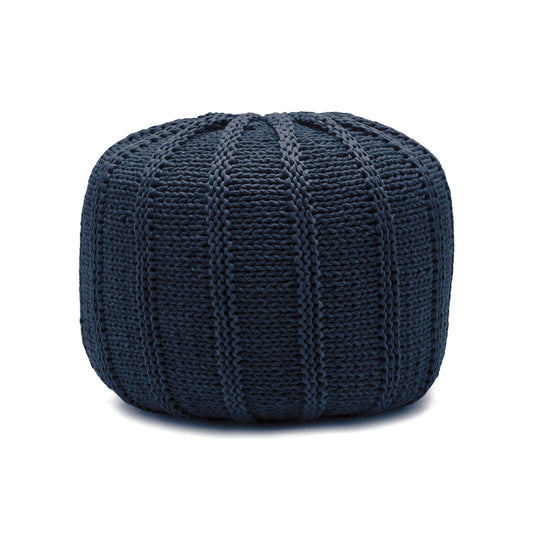Puff em tricô artesanal, Marinho, com fio 100% algodão. Fechamento com zíper, possibilitando a remoção da capa para lavagem. Dimensões: Altura - 40cm; Diâmetro - 60cm.