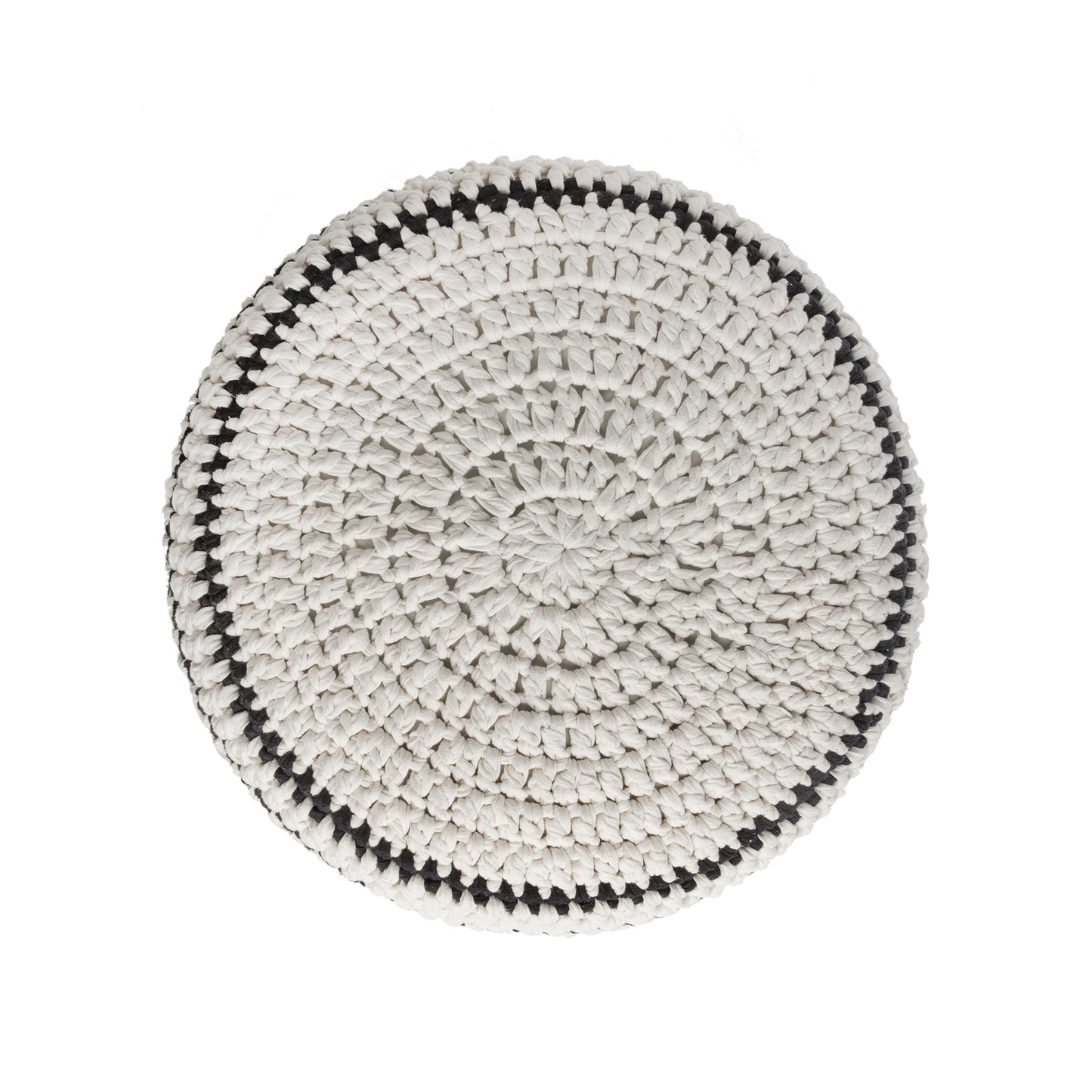 Puff de crochê artesanal listras, Preto, com fio 100% algodão. Fechamento com zíper, possibilitando a remoção da capa para lavagem. Dimensões: Altura - 30cm; Diâmetro - 60cm.