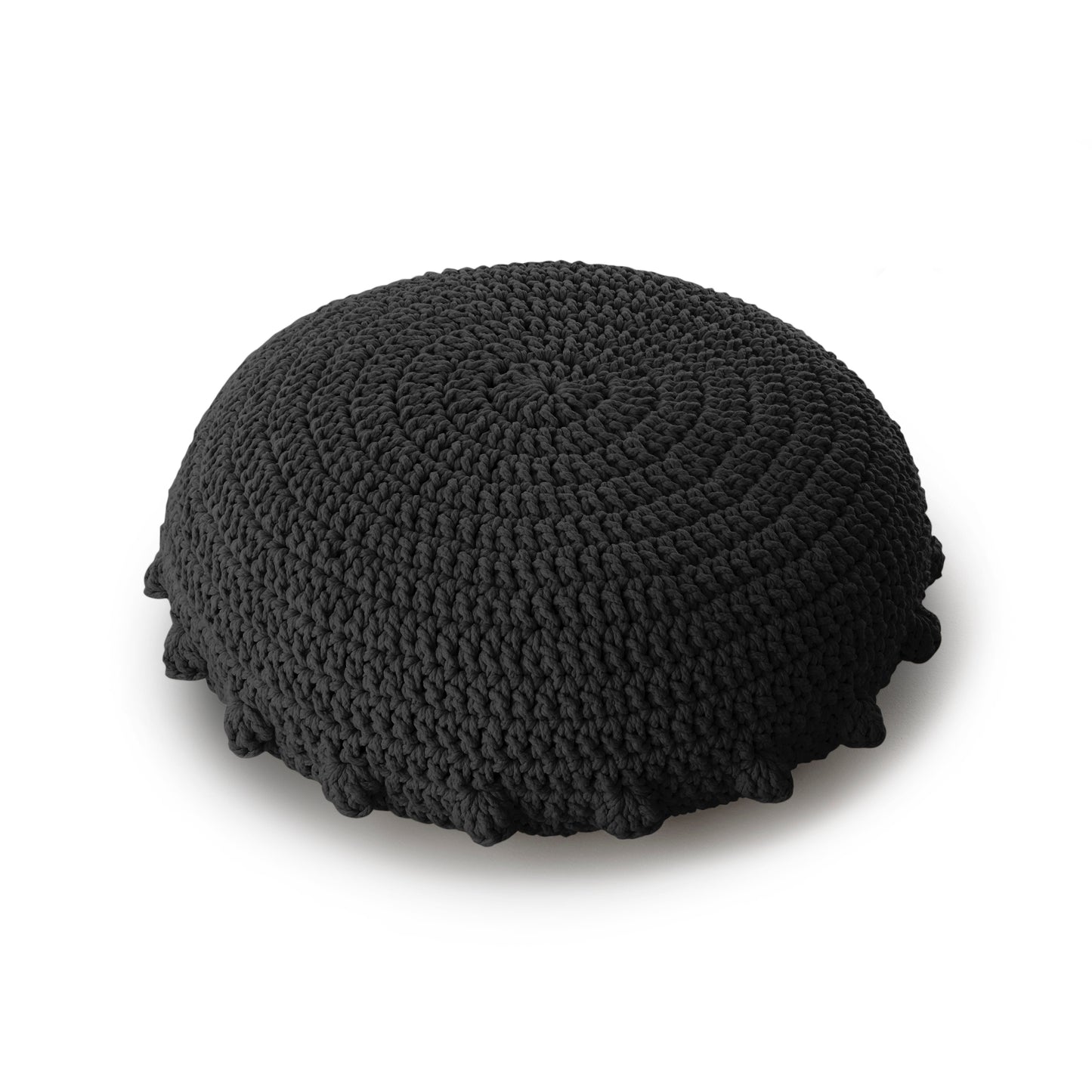 Puff Disco em crochê Preto, com fio 100% algodão. Fechamento com zíper, possibilitando a remoção da capa para lavagem. Dimensões: Altura - 20cm; Diâmetro - 85cm.