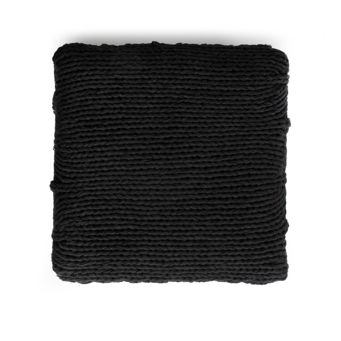 Puff Zig Zag, em tricô artesanal, Preto/Cru, com fio 100% algodão. Dimensões: Altura - 40cm; Largura - 45cm; Comprimento - 45cm.
