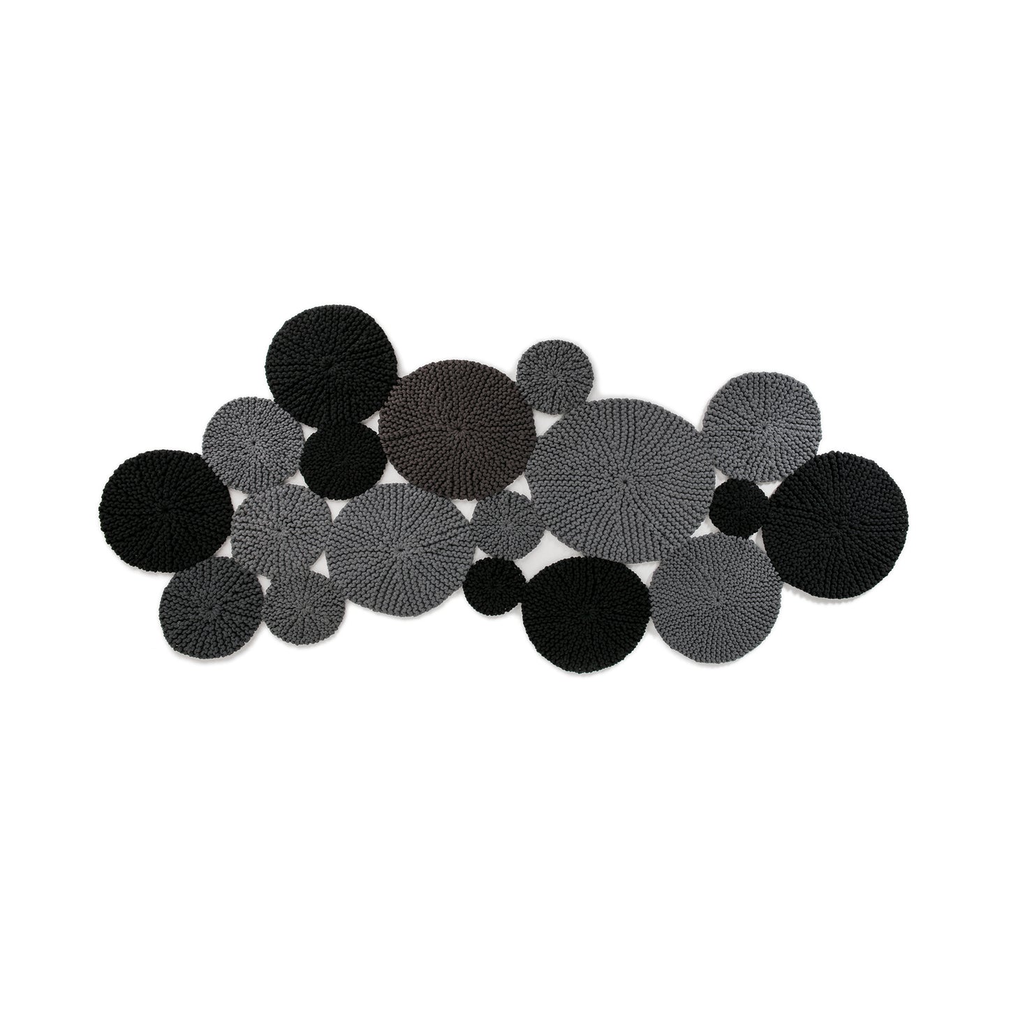 Tapete em tricô artesanal Preto, com fio 100% algodão. Dimensões: Largura - 110cm; Comprimento - 275cm.