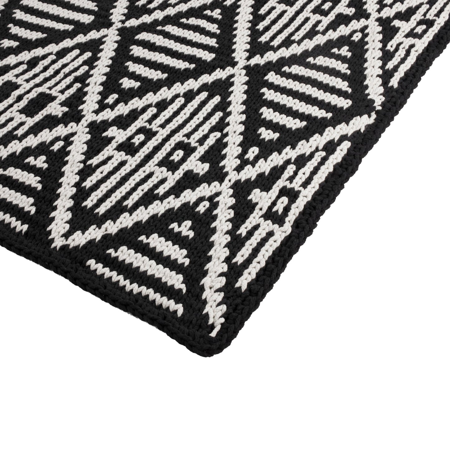 Tapete Tribal em tricô artesanal, com fio 100% algodão. Dimensões: Largura - 115cm;  Comprimento - 250cm.