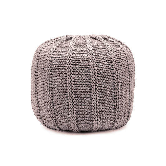 Puff em tricô artesanal, Rose, com fio 100% algodão. Fechamento com zíper, possibilitando a remoção da capa para lavagem. Dimensões: Altura - 40cm; Diâmetro - 40cm.