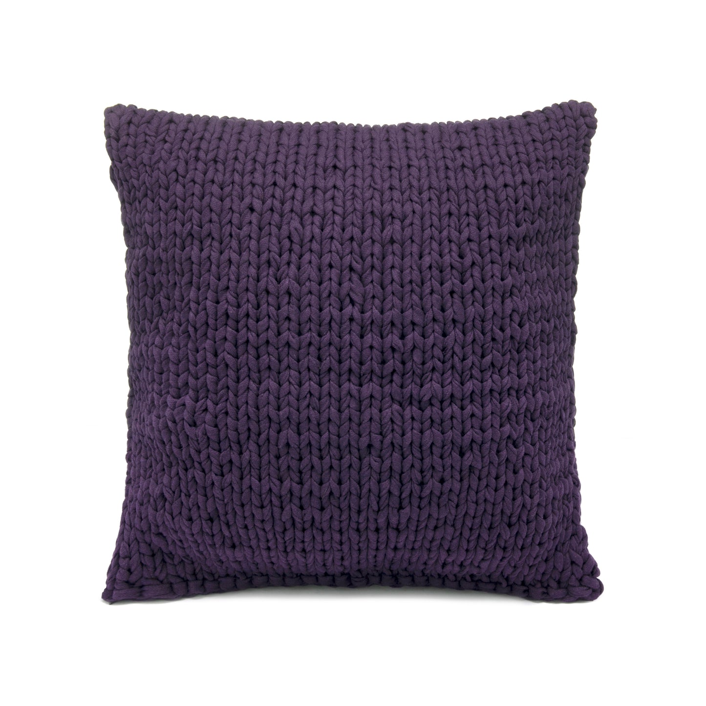 Almofada em tricô artesanal Roxo, frente e verso, com fio 100% algodão. Fechamento com zíper, possibilitando a remoção da capa para lavagem. Dimensões: Altura - 50cm; Largura - 50cm.