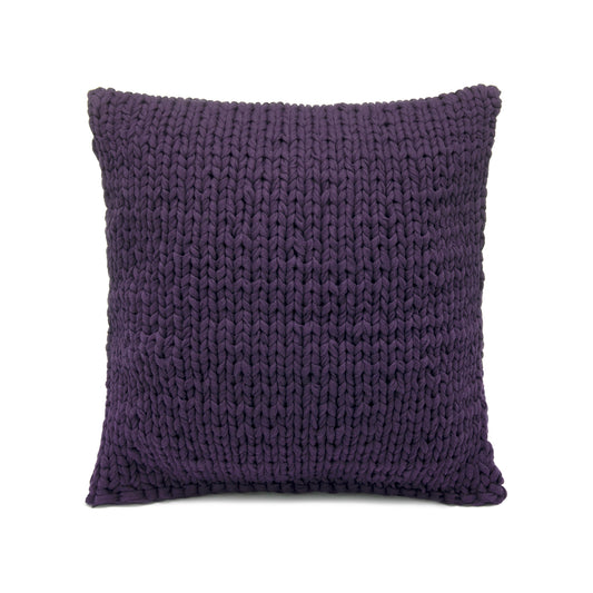 Almofada em tricô artesanal Roxo, frente e verso, com fio 100% algodão. Fechamento com zíper, possibilitando a remoção da capa para lavagem. Dimensões: Altura - 50cm; Largura - 50cm.