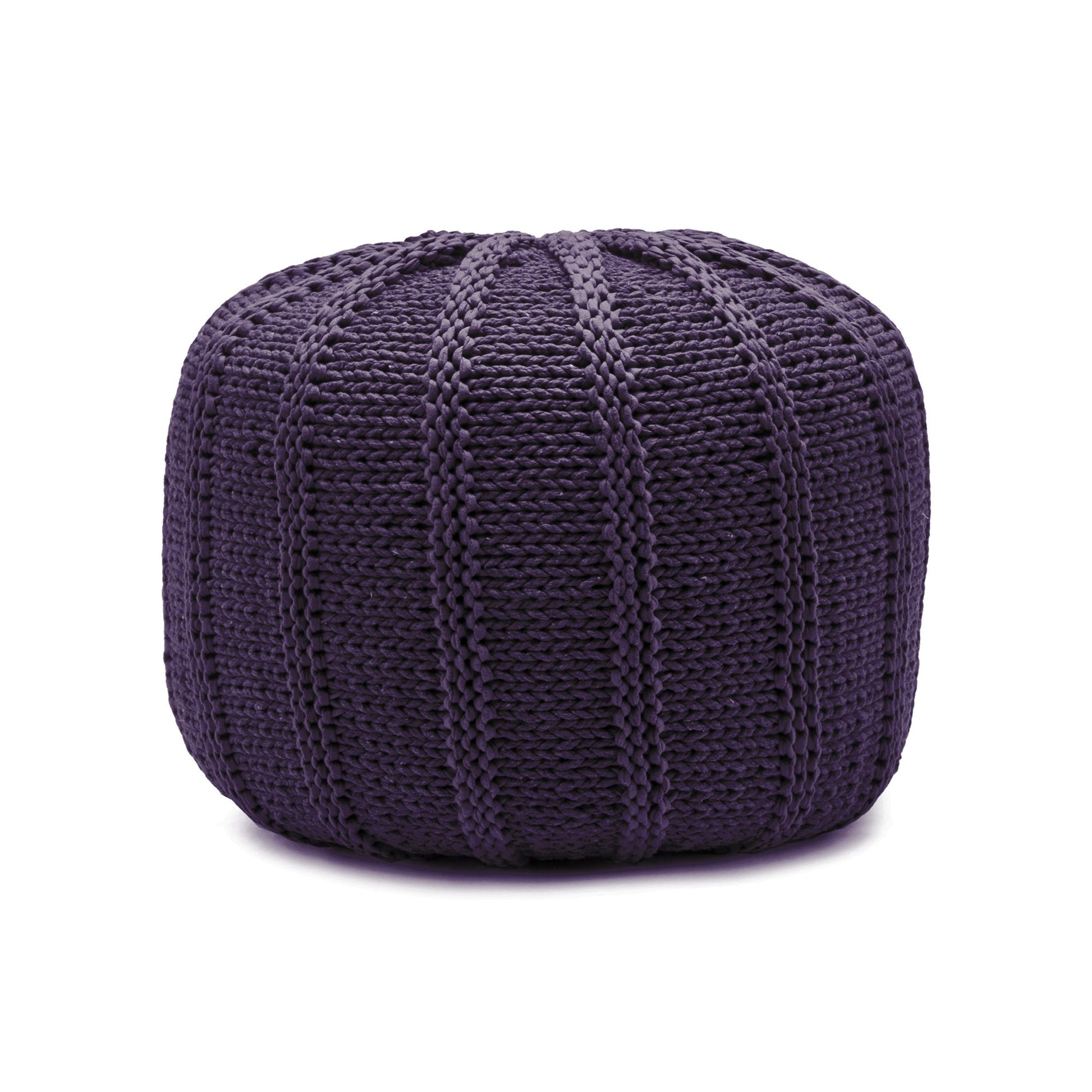 Puff em tricô artesanal, Roxo, com fio 100% algodão. Fechamento com zíper, possibilitando a remoção da capa para lavagem. Dimensões: Altura - 40cm; Diâmetro - 60cm.