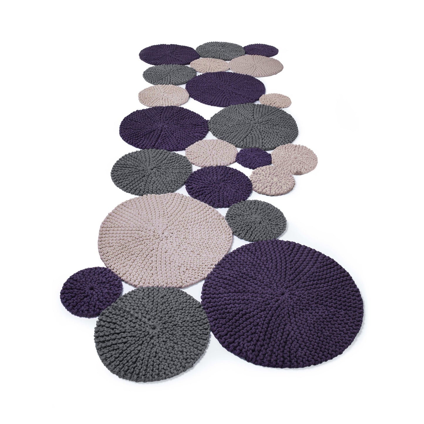 Tapete em tricô artesanal Cinza/Rose/Roxo, com fio 100% algodão. Dimensões: Largura - 120cm; Comprimento - 250cm.