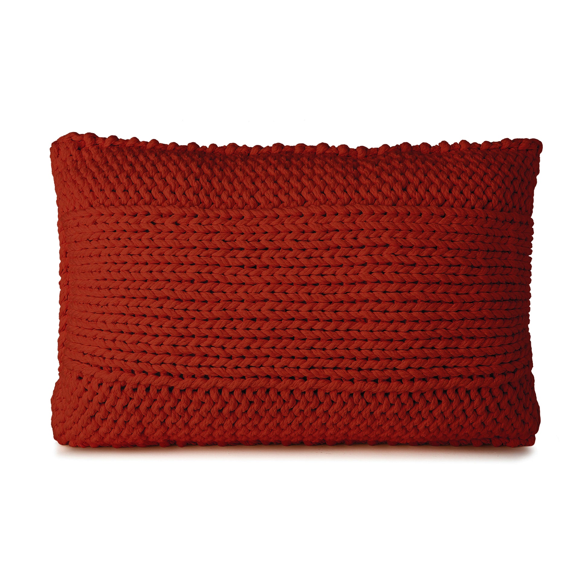 Almofada em tricô artesanal Terracota, frente e verso, com fio 100% algodão. Fechamento com zíper, possibilitando a remoção da capa para lavagem. Dimensões: Altura - 40cm; Largura - 60cm.